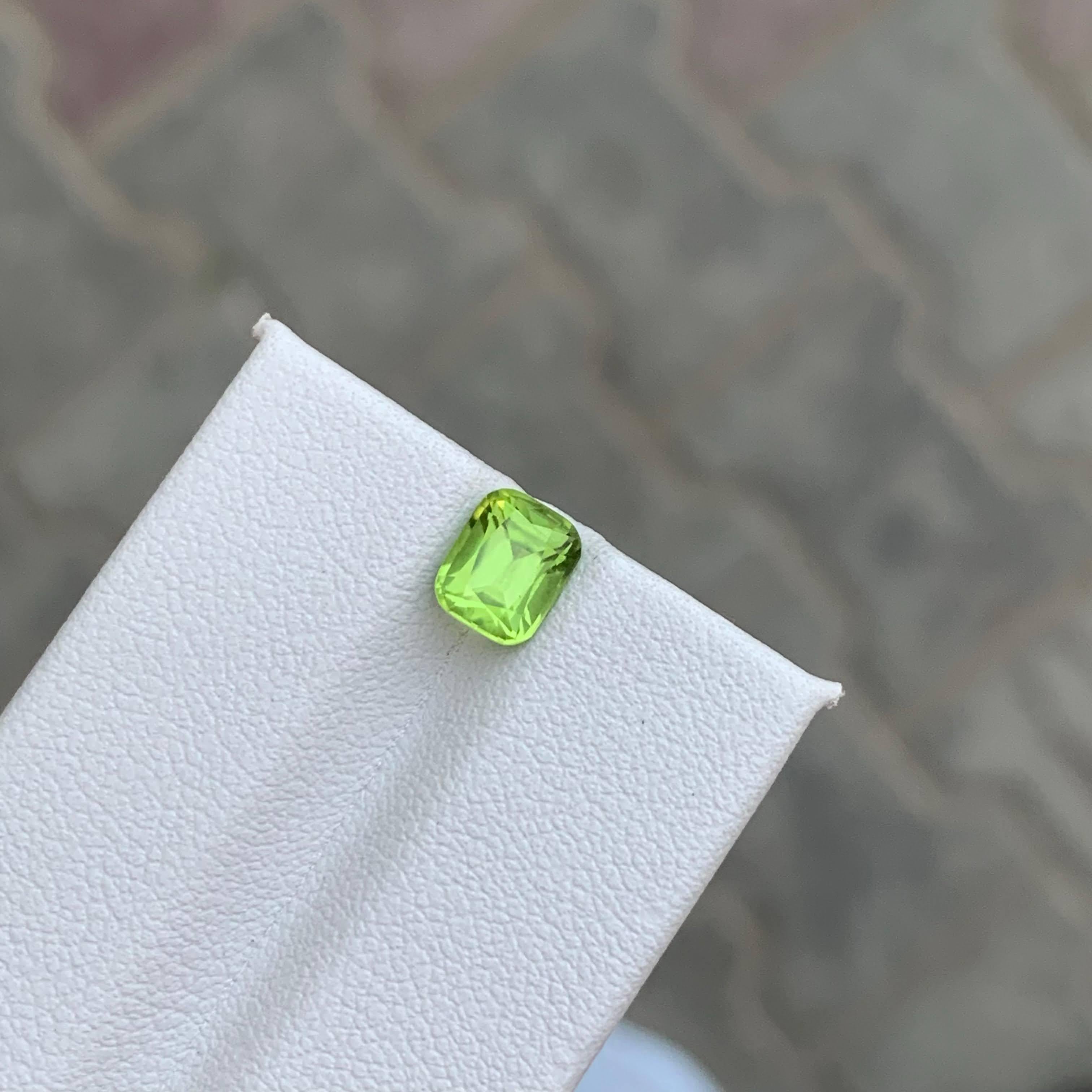 1.35 Carat Natural Loose Green Peridot Stone Cushion Cut Pakistani Gemstone For Sale 5
