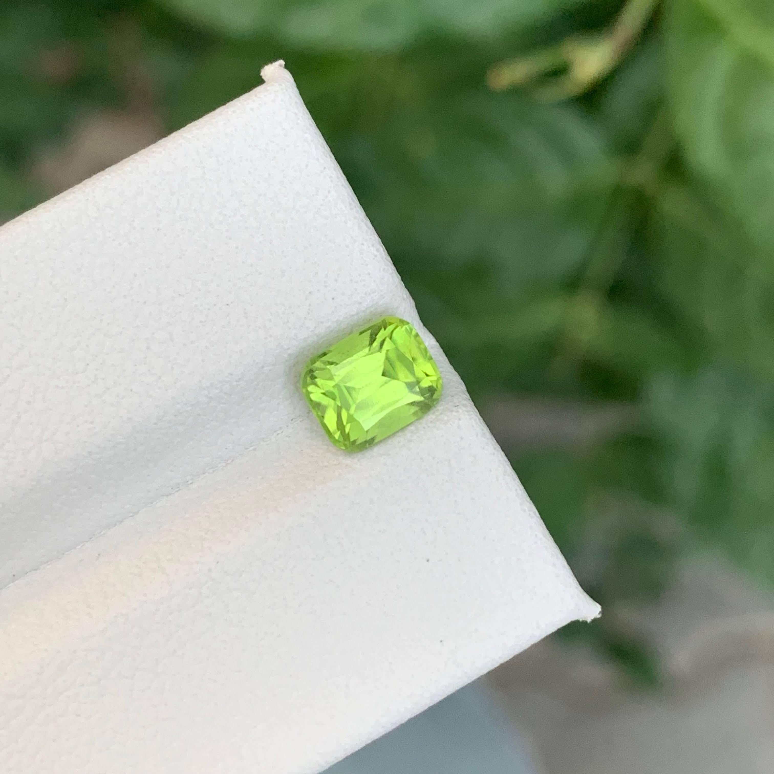 1.35 Carat Natural Loose Green Peridot Stone Cushion Cut Pakistani Gemstone For Sale 2