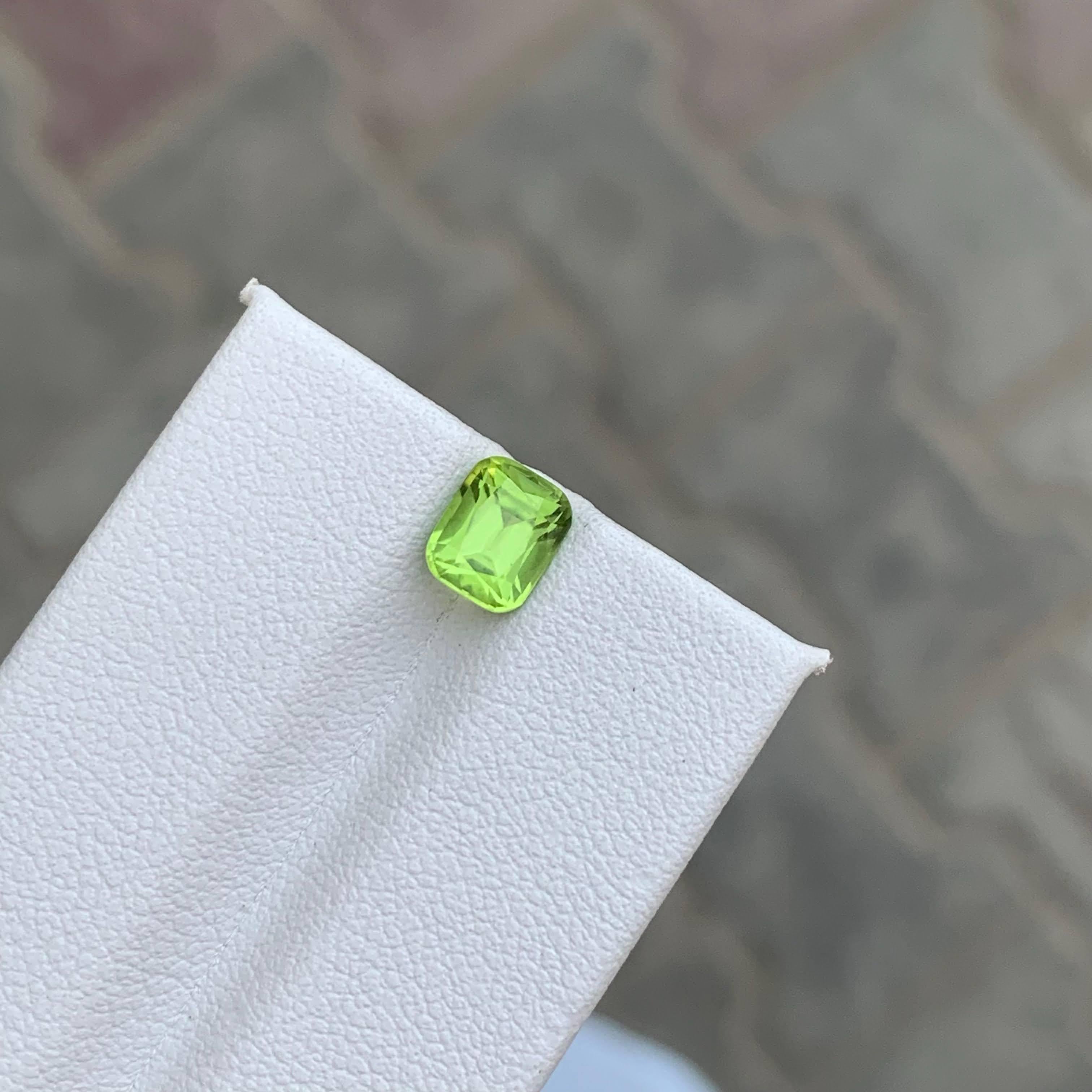 1.35 Carat Natural Loose Green Peridot Stone Cushion Cut Pakistani Gemstone For Sale 3