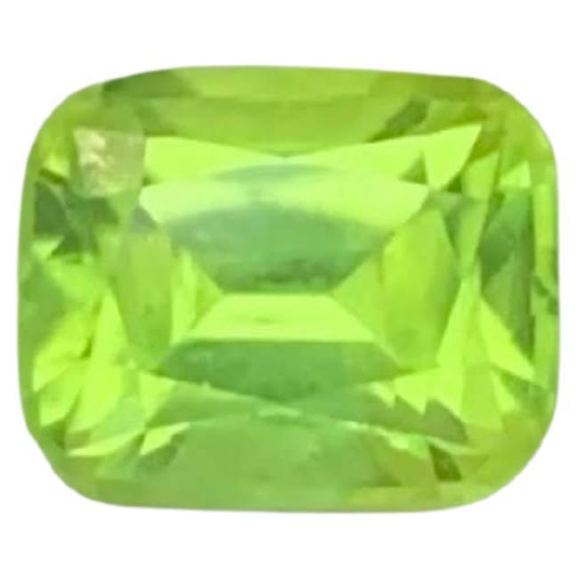 1.35 Karat Natürlicher loser grüner Peridot Stein Cushion Schliff Pakistanischer Edelstein
