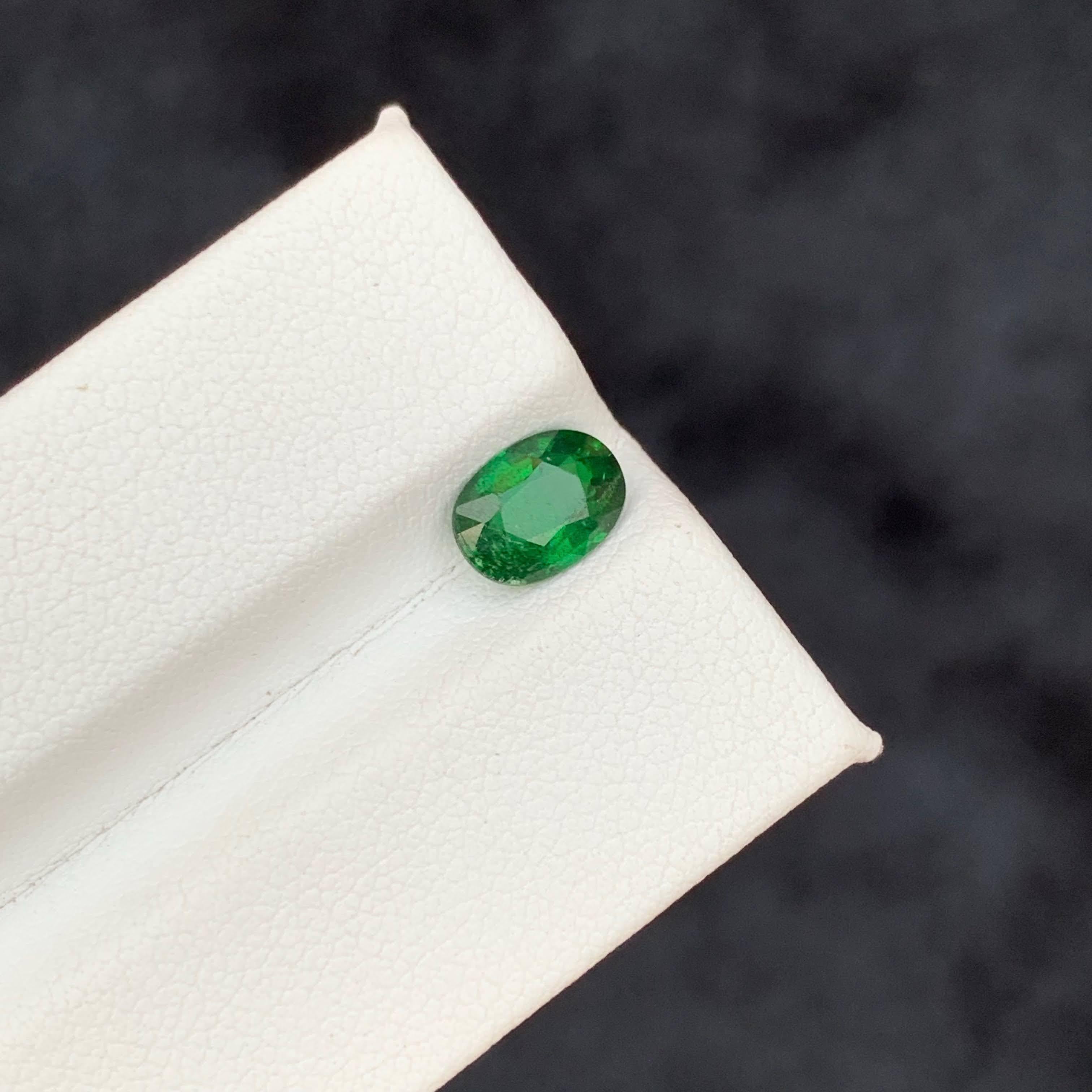 1,35 Karat Natürlicher loser grüner Tsavorit Granat Ovalschliff Tansanischer Edelstein im Angebot 5
