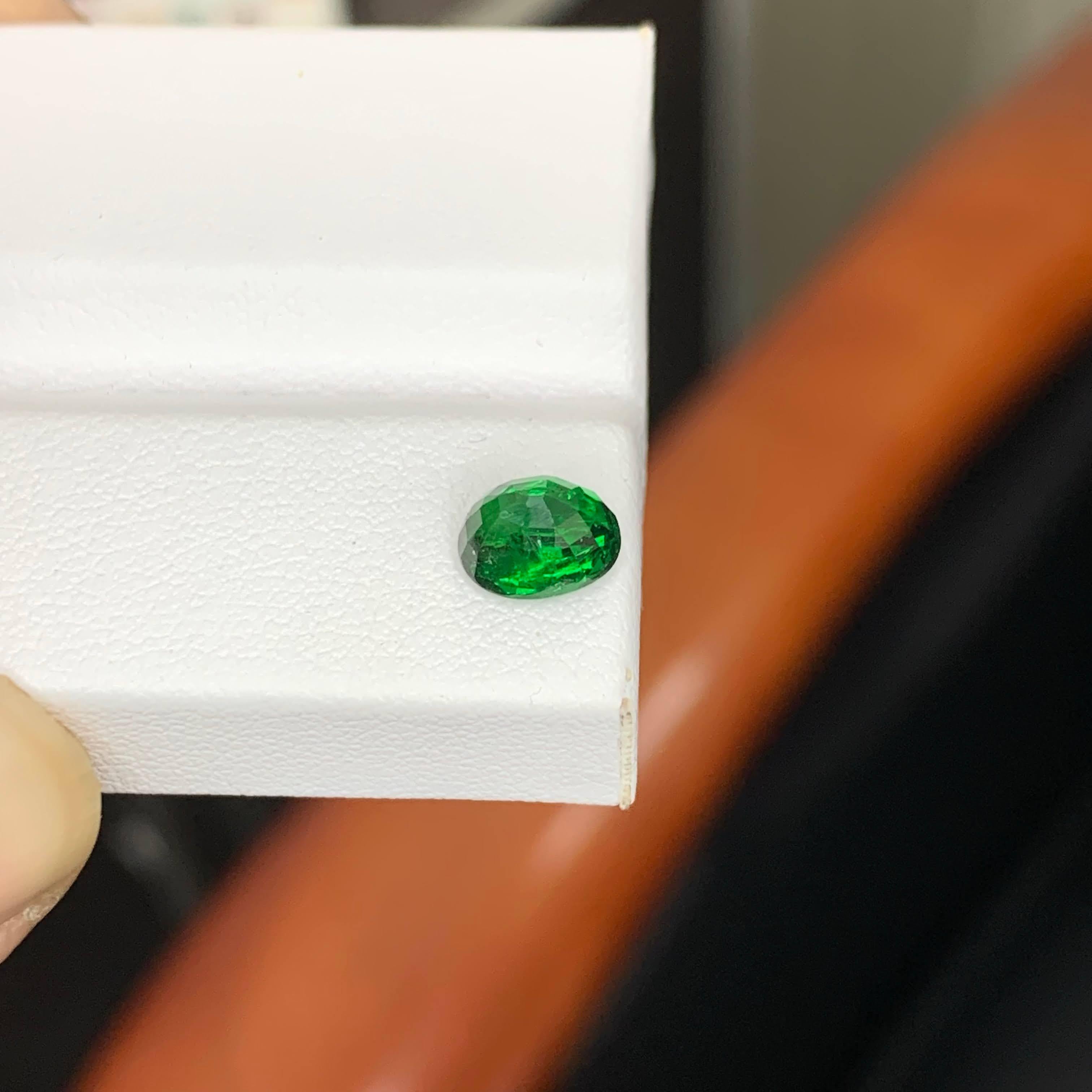 1,35 carati di granato verde sfuso di tsavorite taglio ovale Gemma della Tanzania in vendita 4