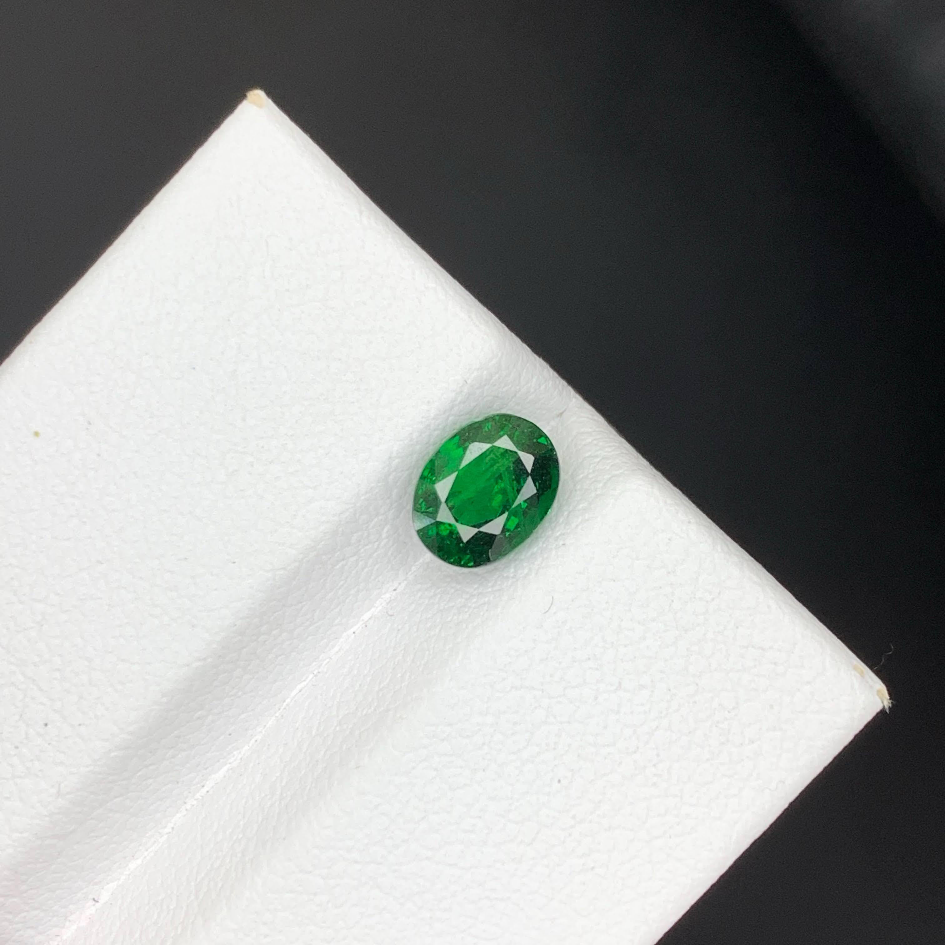 Taglio ovale 1,35 carati di granato verde sfuso di tsavorite taglio ovale Gemma della Tanzania in vendita