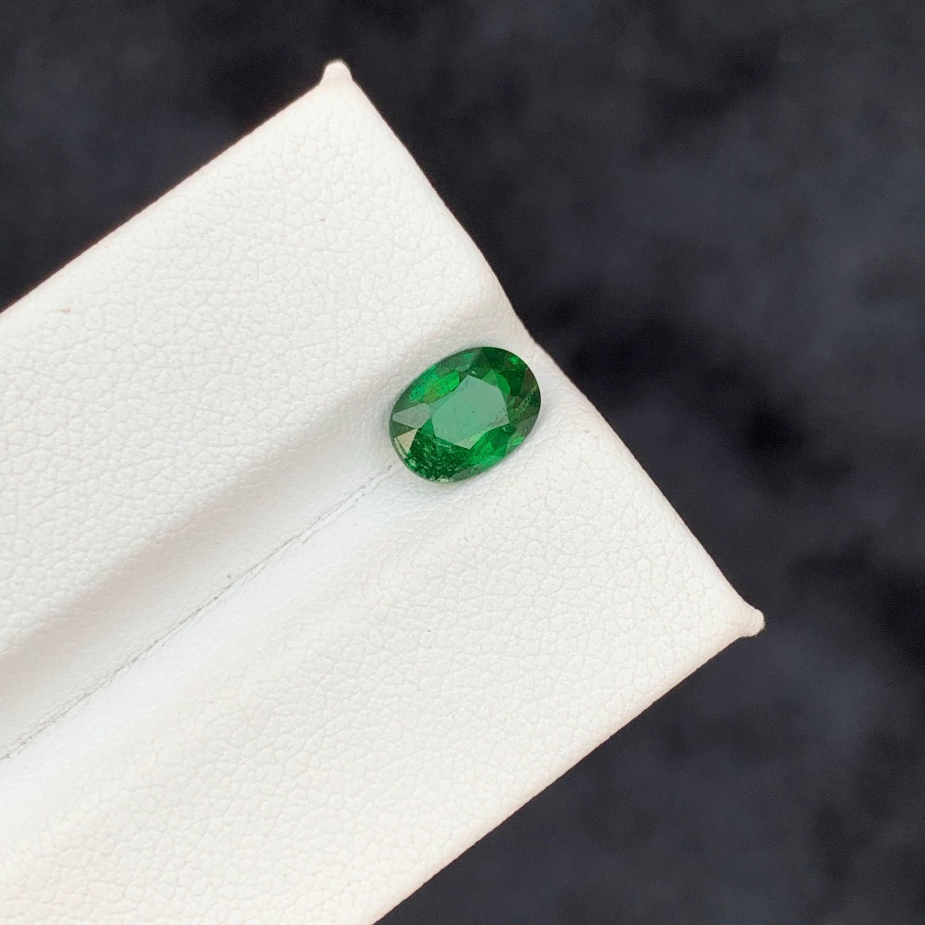 1,35 Karat Natürlicher loser grüner Tsavorit Granat Ovalschliff Tansanischer Edelstein im Angebot 2