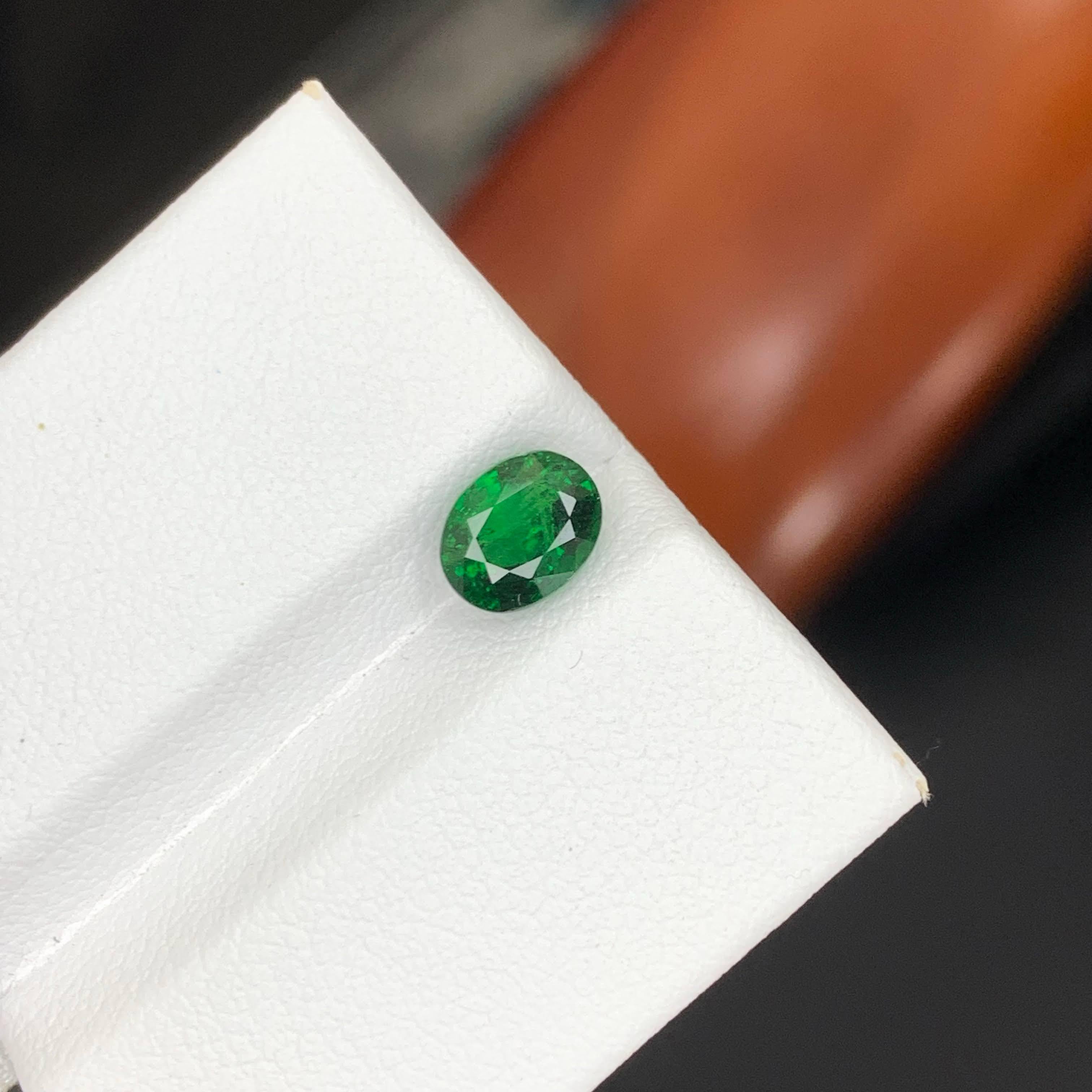 1,35 carati di granato verde sfuso di tsavorite taglio ovale Gemma della Tanzania in vendita 1