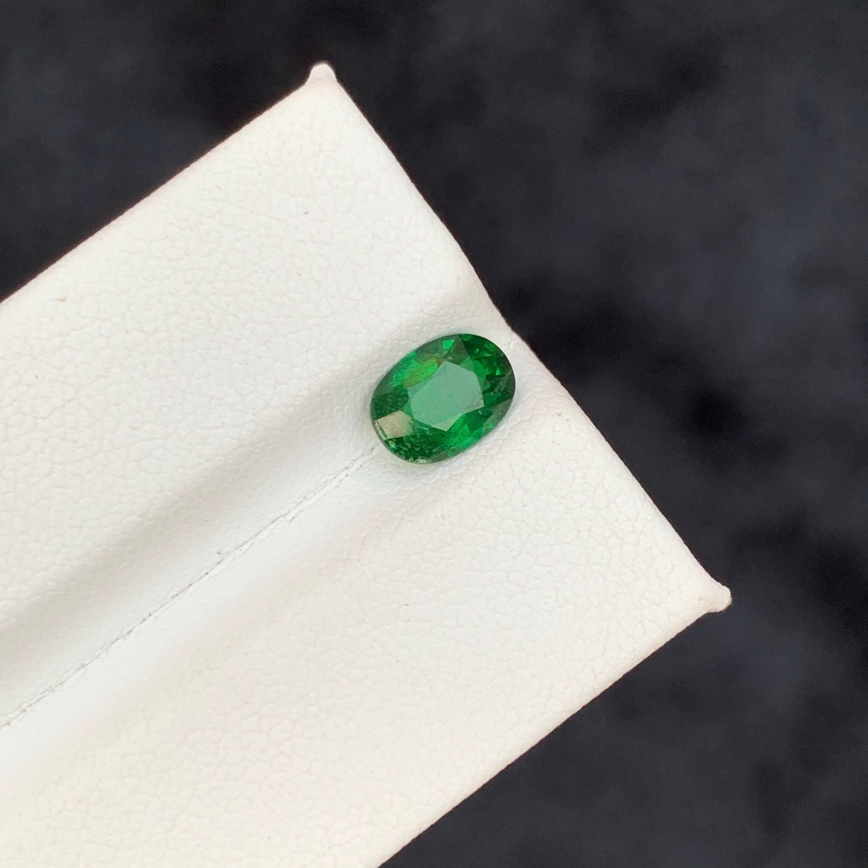 1,35 Karat Natürlicher loser grüner Tsavorit Granat Ovalschliff Tansanischer Edelstein im Angebot 3