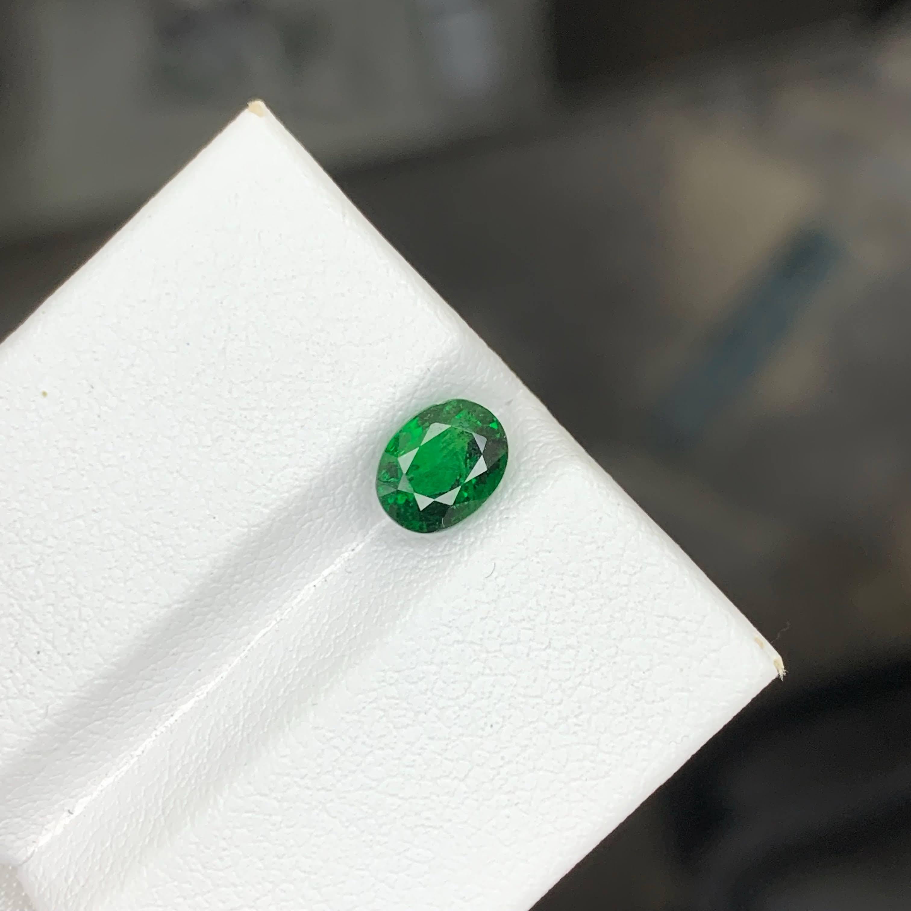 1,35 carati di granato verde sfuso di tsavorite taglio ovale Gemma della Tanzania in vendita 2