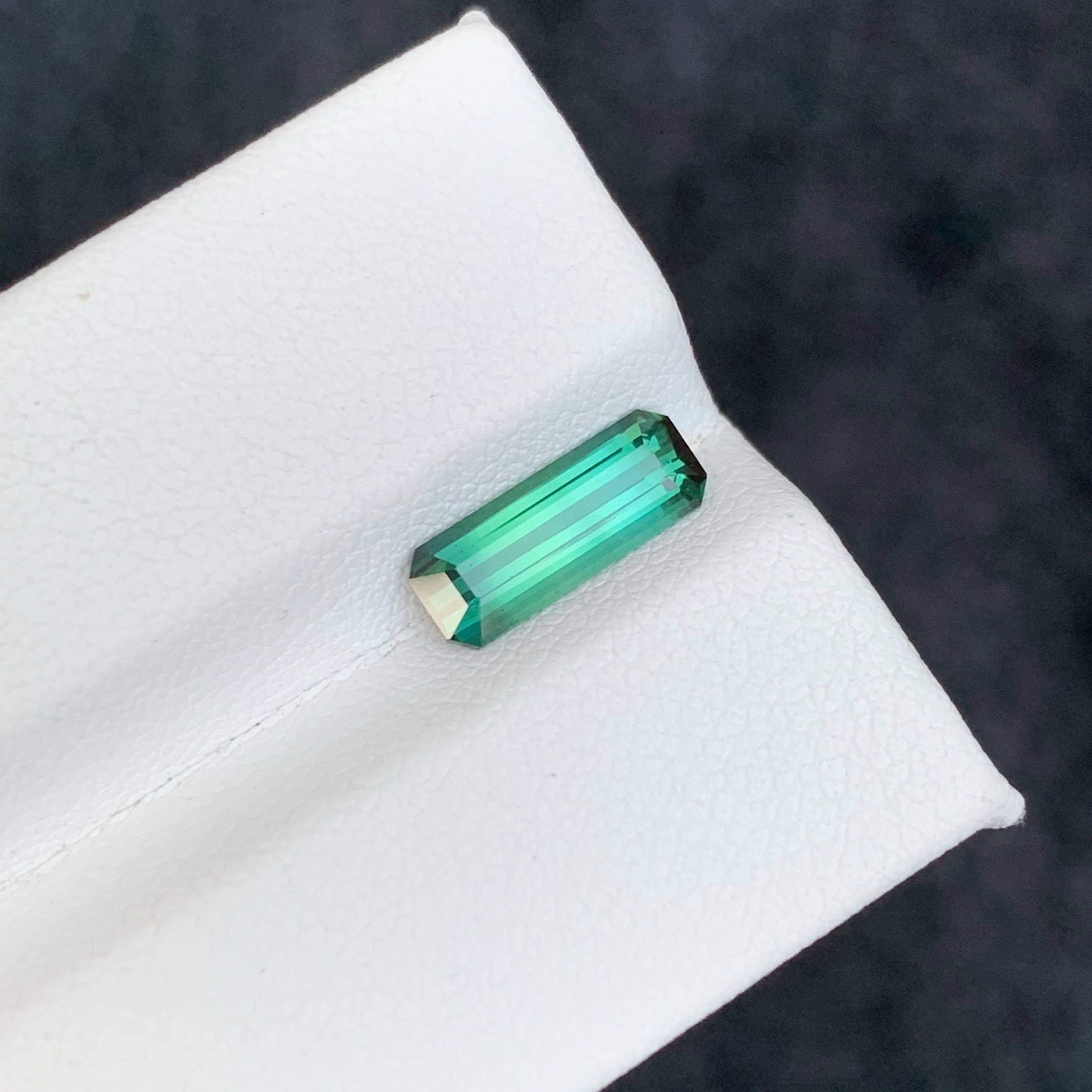 1.35 Karat Natürlicher loser grünlich blauer Turmalin Smaragdschliff Afghanischer Edelstein für Damen oder Herren im Angebot