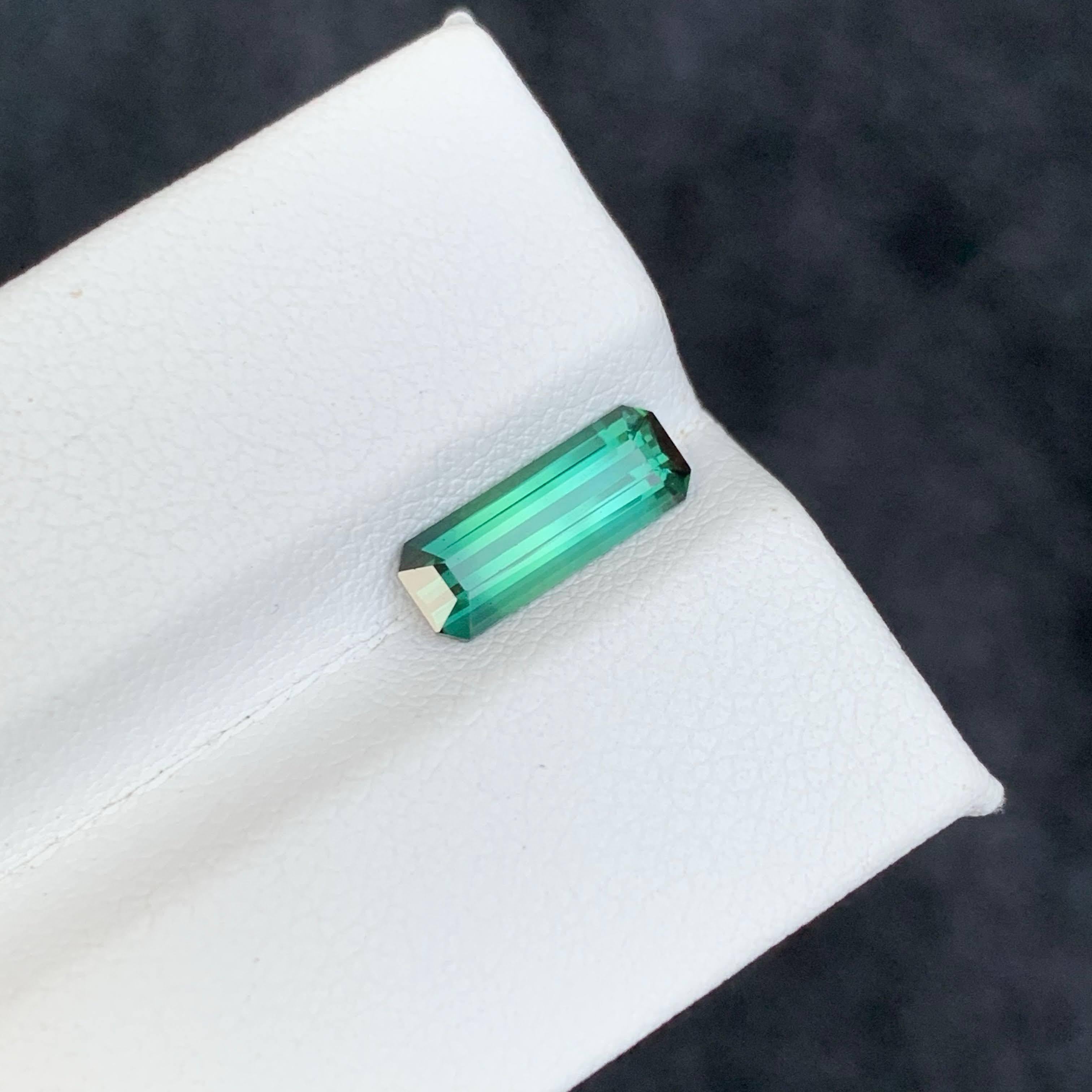 1.35 Karat Natürlicher loser grünlich blauer Turmalin Smaragdschliff Afghanischer Edelstein im Angebot 1