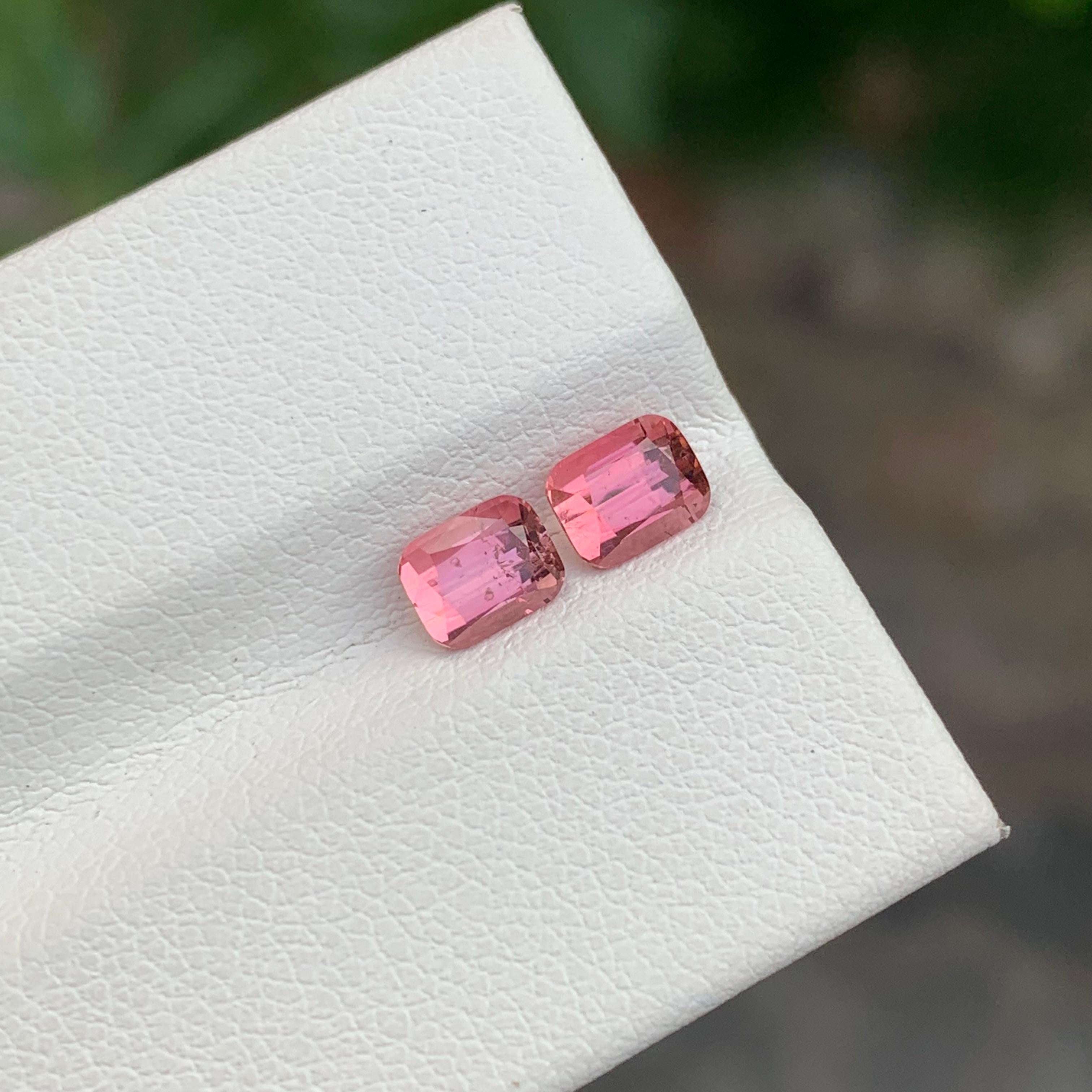 1,35 carati di tormalina rosa naturale sciolta, coppia di gemme a forma di cuscino per orecchini in vendita 4