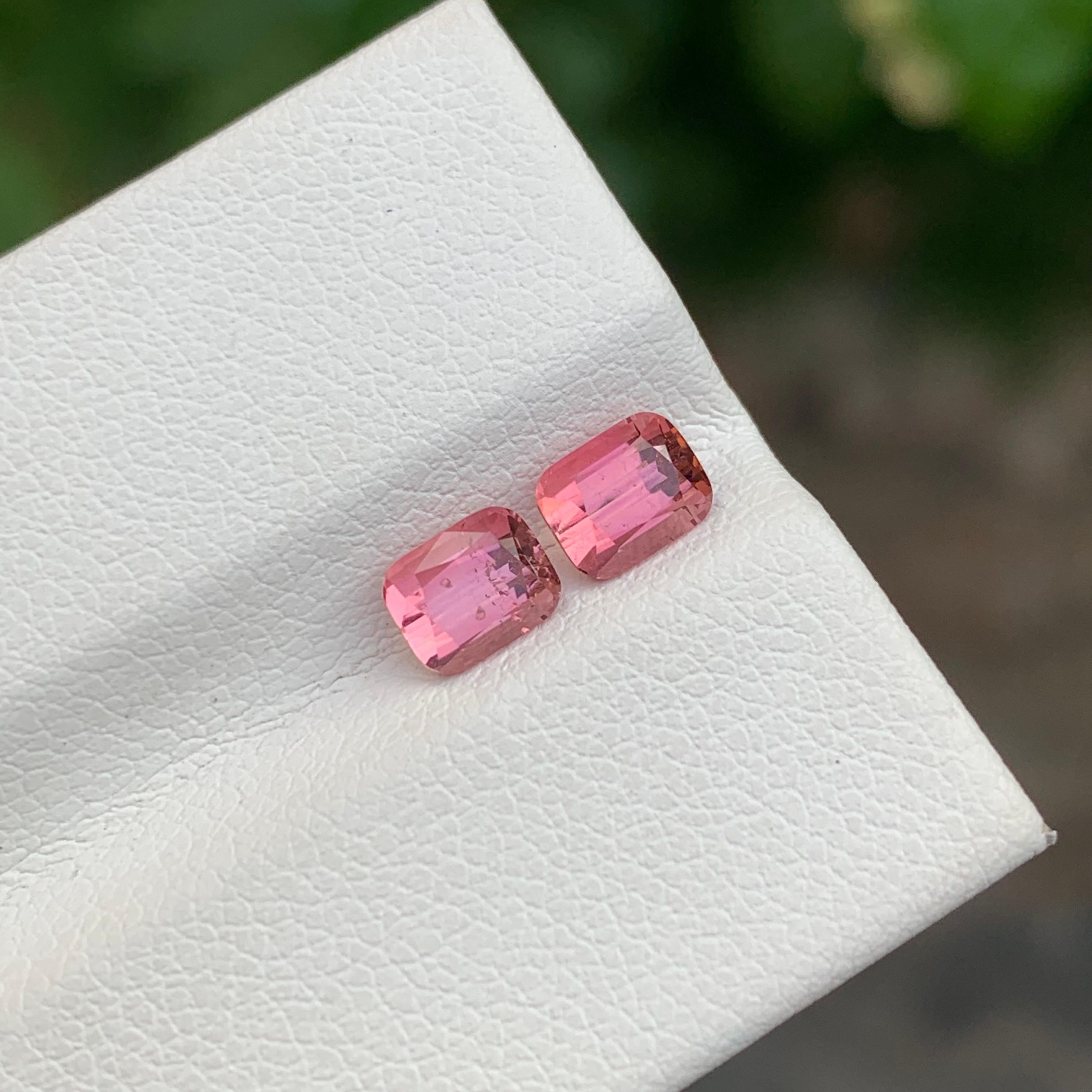 da uomo o donna 1,35 carati di tormalina rosa naturale sciolta, coppia di gemme a forma di cuscino per orecchini in vendita