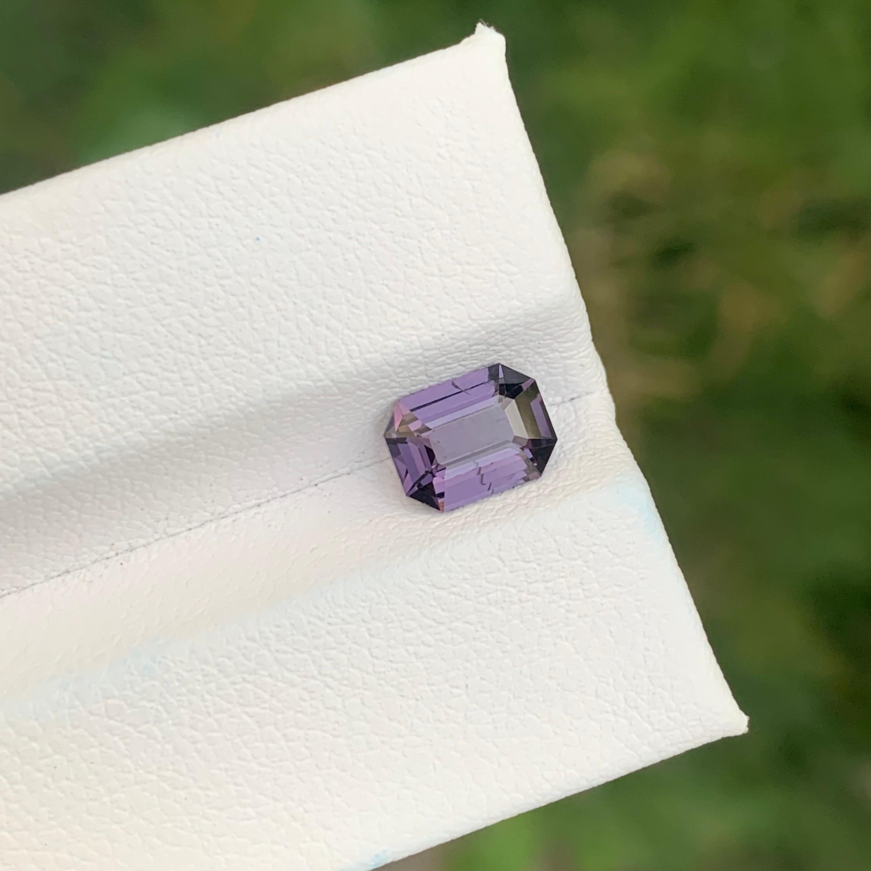 1.35 Karat natürlicher loser lila Spinell Smaragd Form Edelstein im Angebot 4