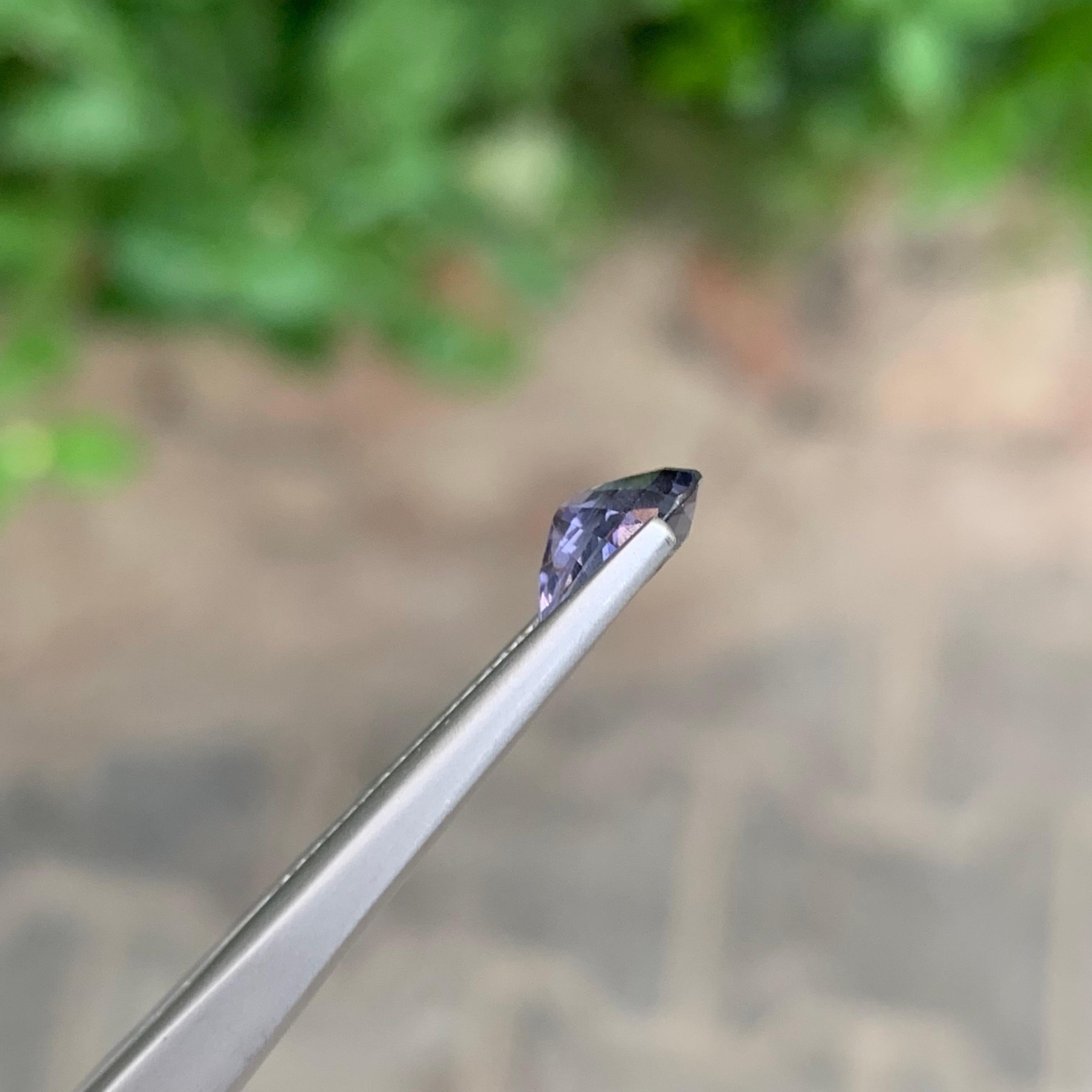 1,35 Carati Nature Spinello viola sciolto a forma di pera Gemma dalla Tanzania in vendita 4