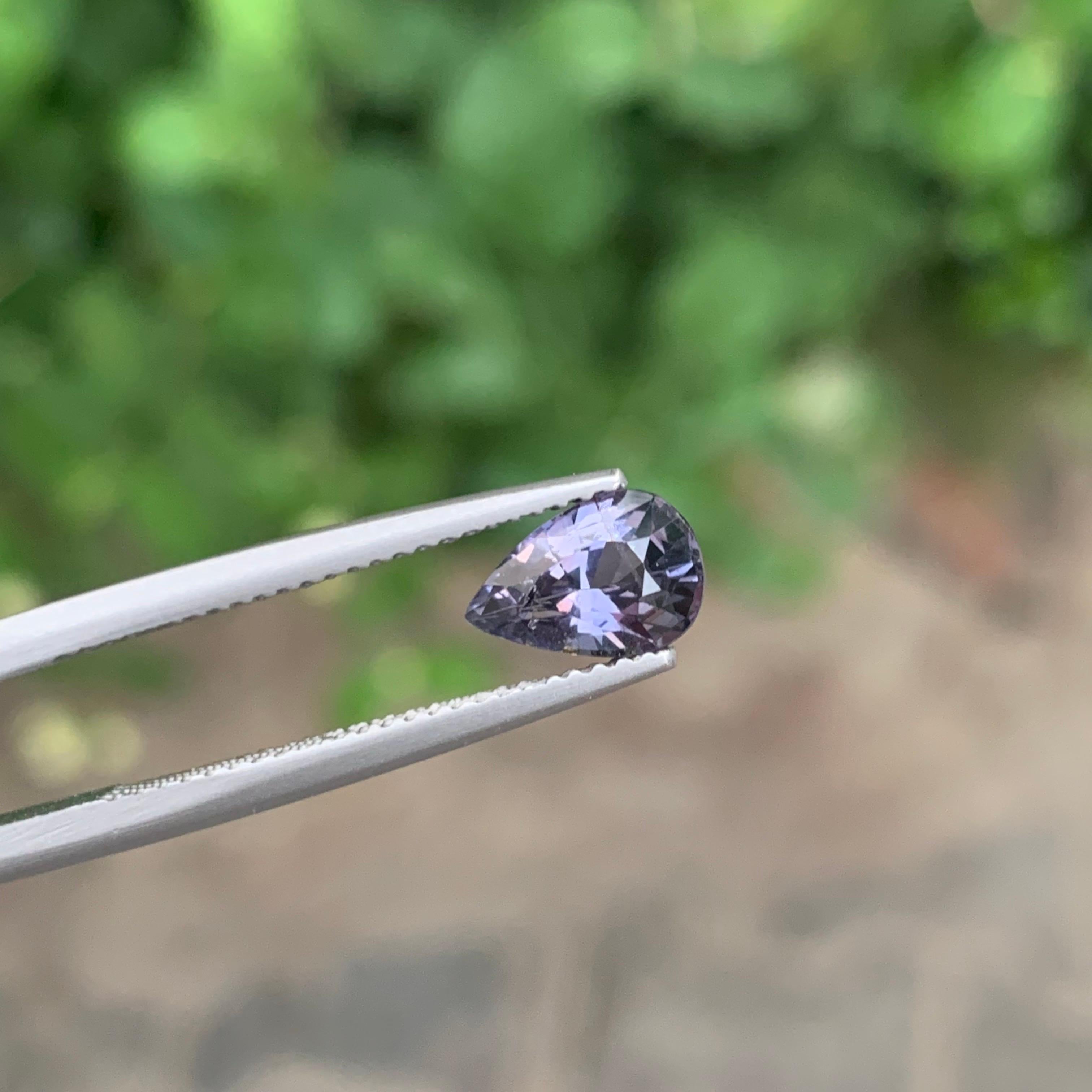 Taglio a goccia 1,35 Carati Nature Spinello viola sciolto a forma di pera Gemma dalla Tanzania in vendita