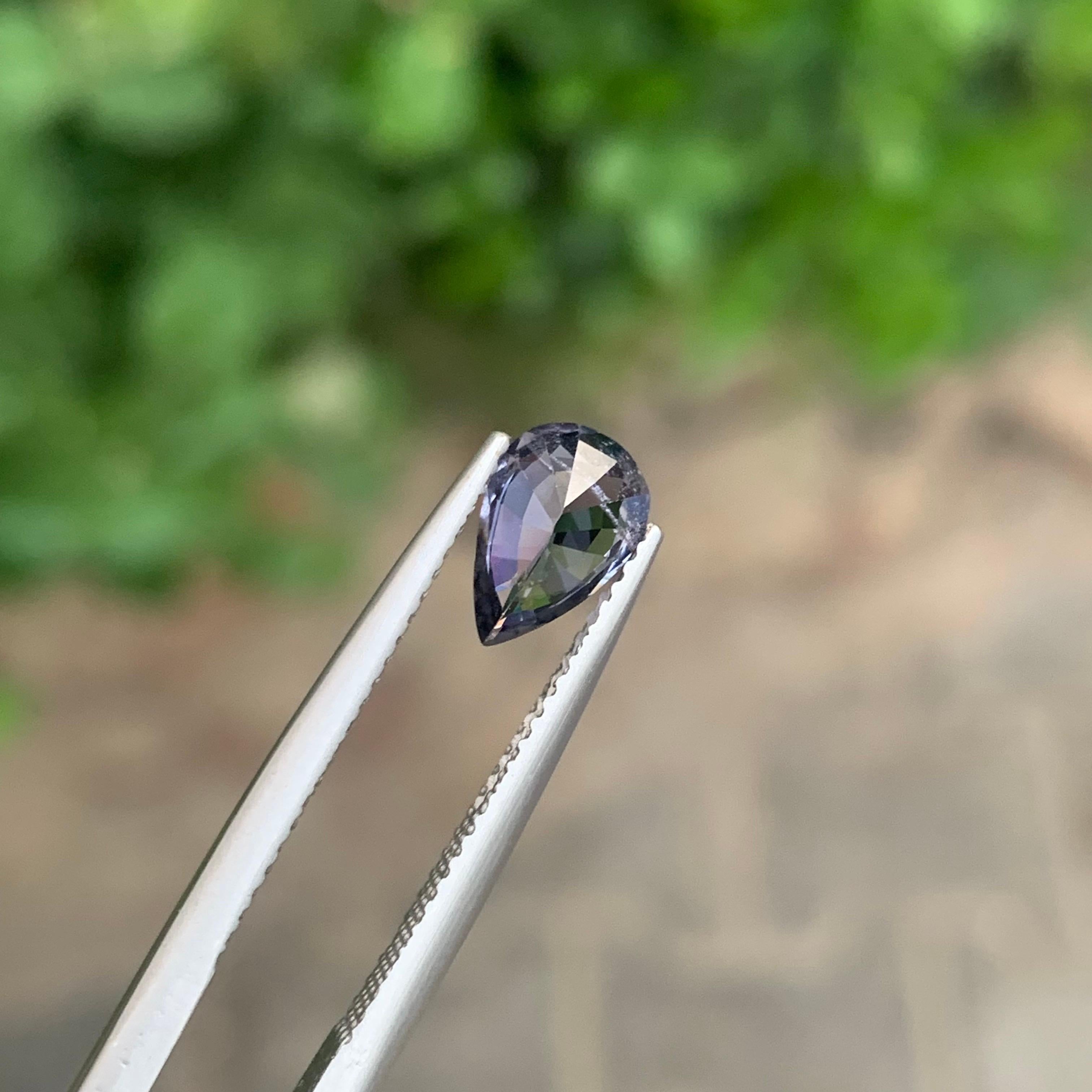 1,35 Carati Nature Spinello viola sciolto a forma di pera Gemma dalla Tanzania In condizioni Nuovo in vendita a Peshawar, PK