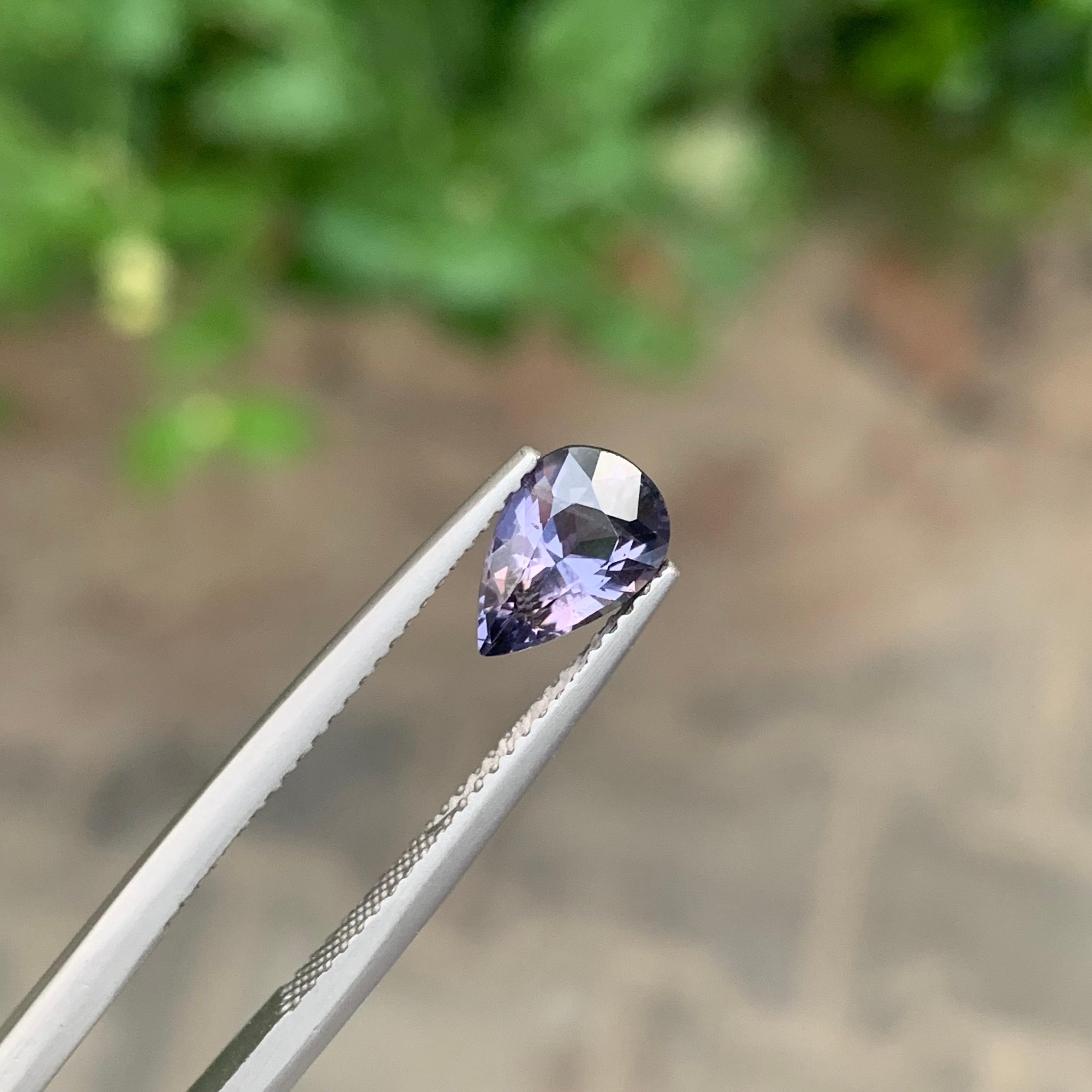 1,35 Carati Nature Spinello viola sciolto a forma di pera Gemma dalla Tanzania in vendita 1