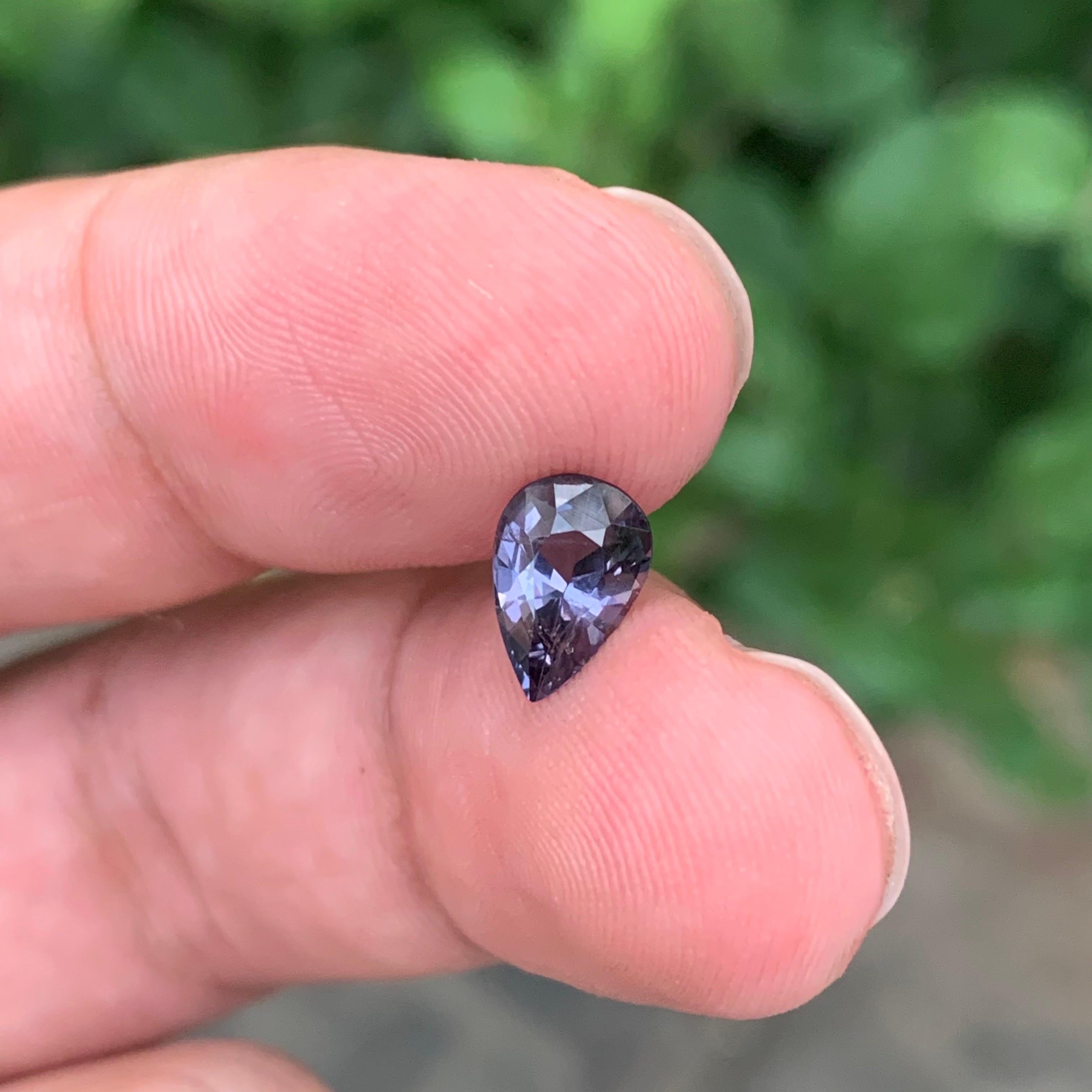 1,35 Carati Nature Spinello viola sciolto a forma di pera Gemma dalla Tanzania in vendita 3