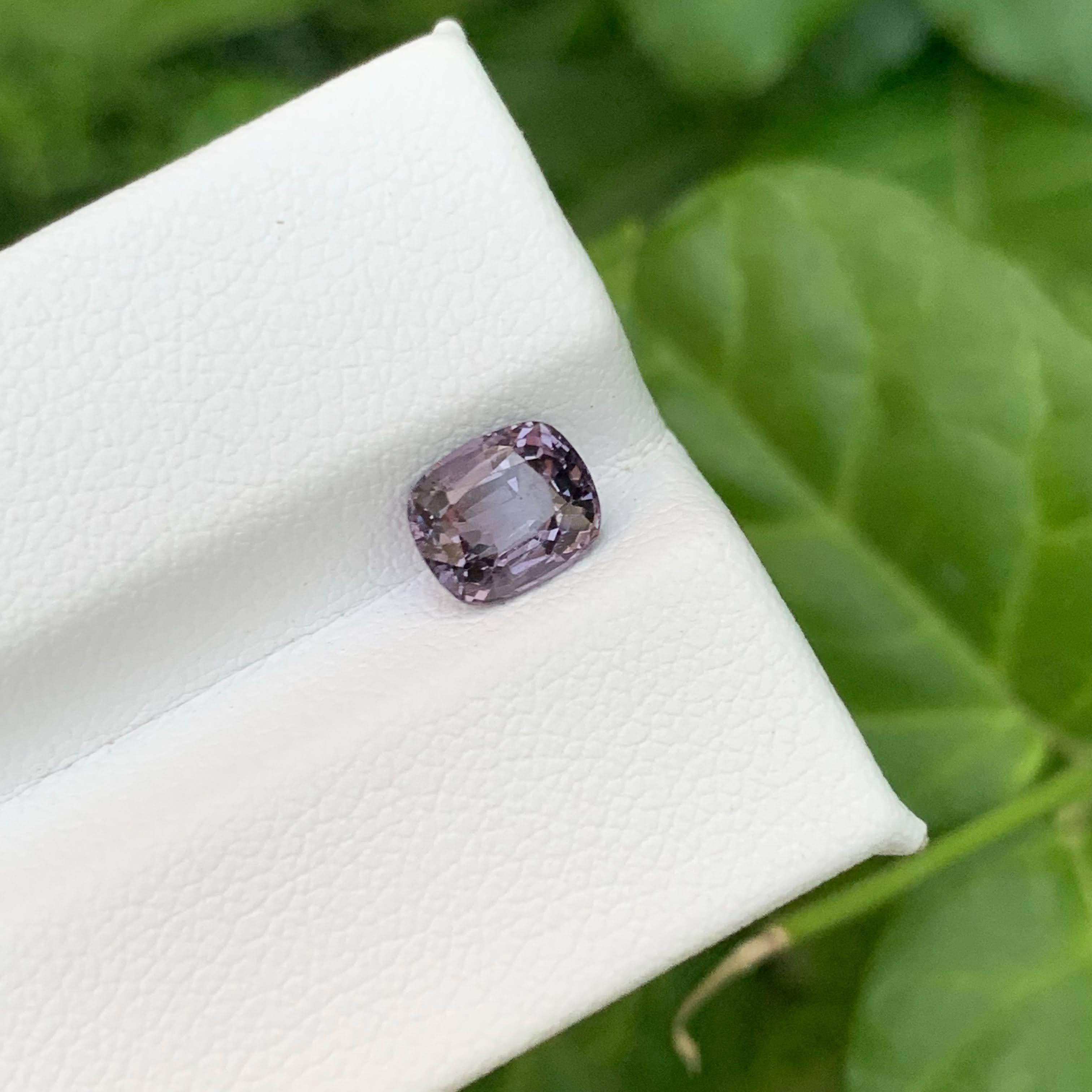 1,35 Carati di Spinello grigio violaceo naturale sfuso, pietra gemma birmana tagliata a cuscino In condizioni Nuovo in vendita a Bangkok, TH