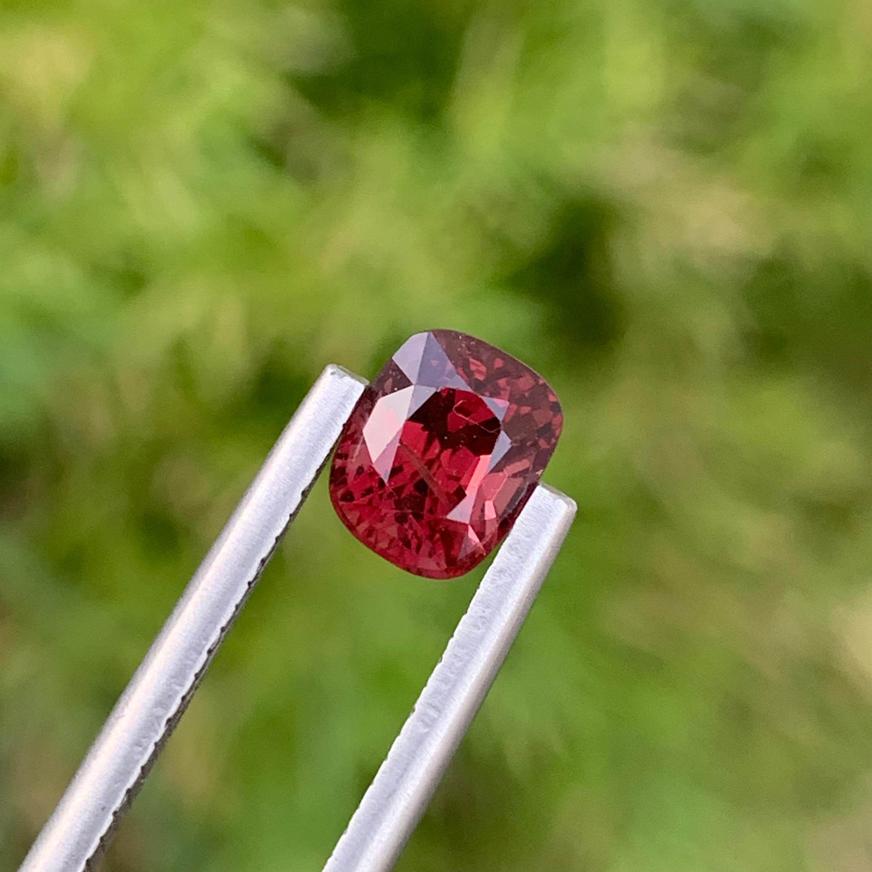 1,35 Karat natürlicher loser roter Granatapfel, Saatfarbe, Spinell aus Burma-Mine (Kissenschliff) im Angebot