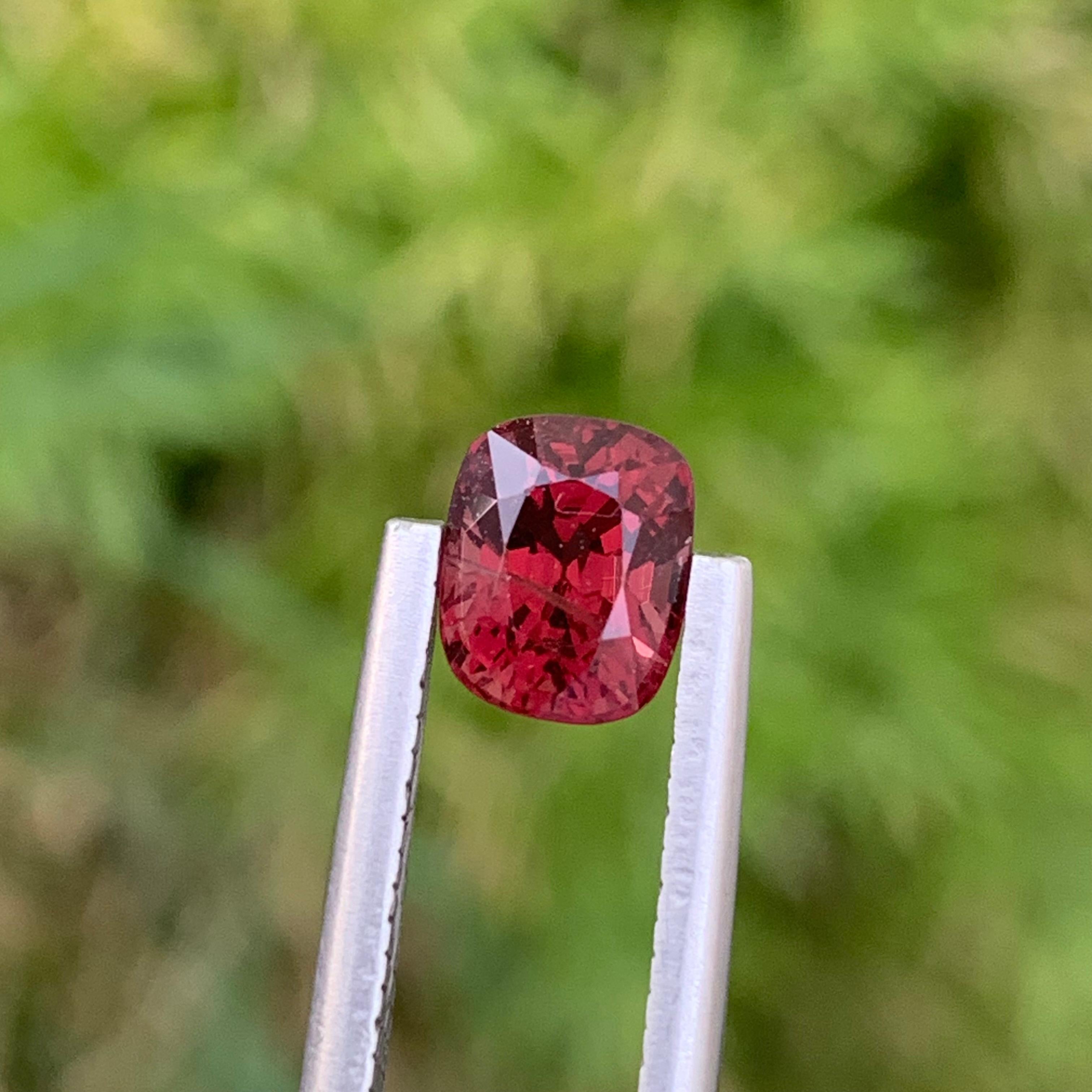 1,35 Karat natürlicher loser roter Granatapfel, Saatfarbe, Spinell aus Burma-Mine im Zustand „Neu“ im Angebot in Peshawar, PK