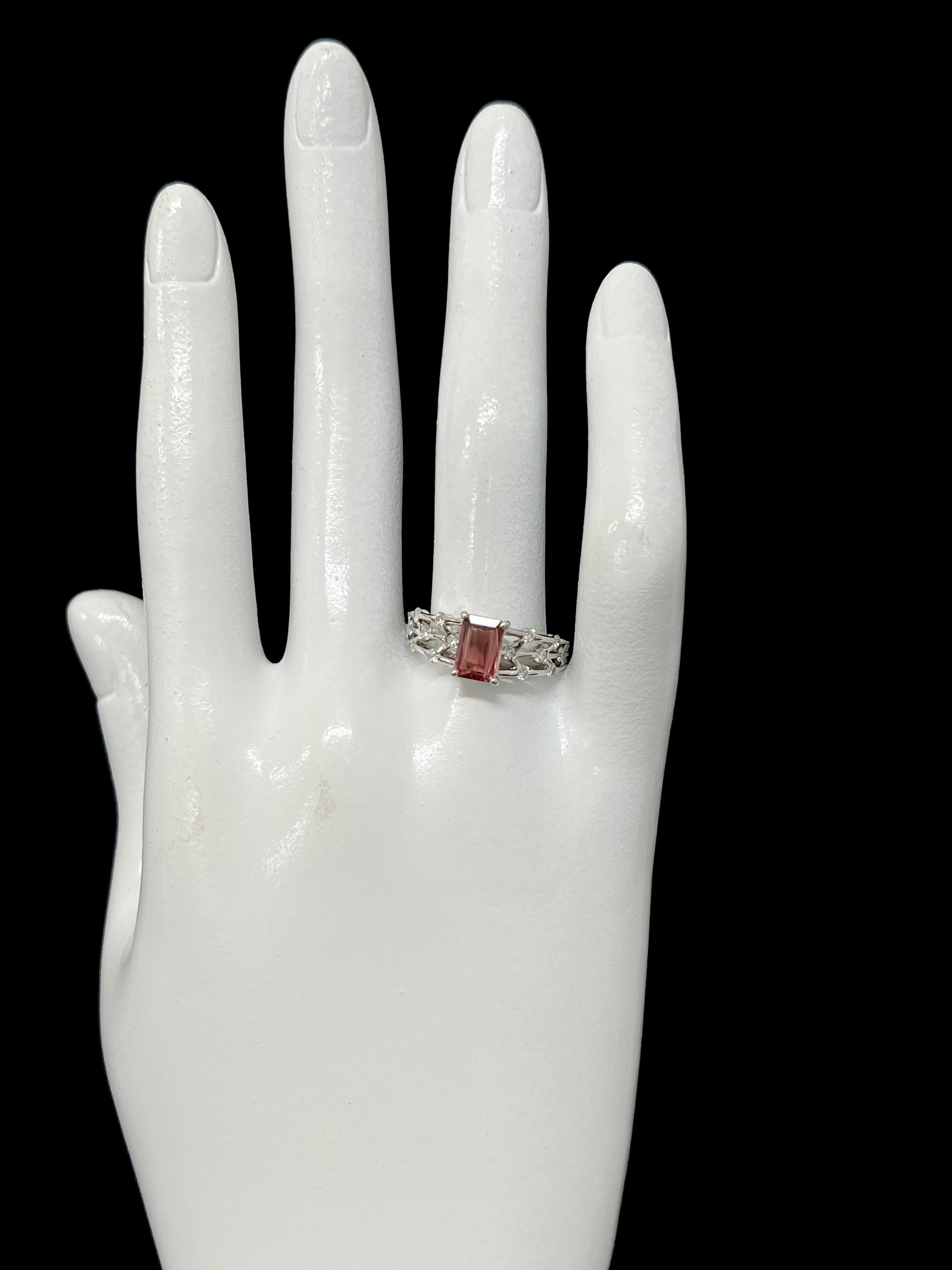 1.35 Carat Natural Padparadscha Sapphire and Diamond Ring Set in Platinum For Sale 1