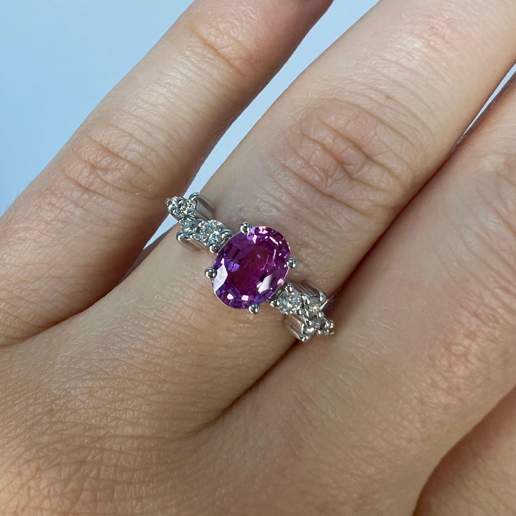 Contemporary 1.35 Carat No Heat Pink Sapphire Oval Cluster Ring 18k White Gold For Sale