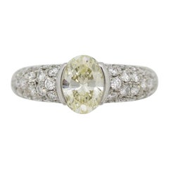 Anillo de Platino con Diamante Ovalado de 1,35 Quilates