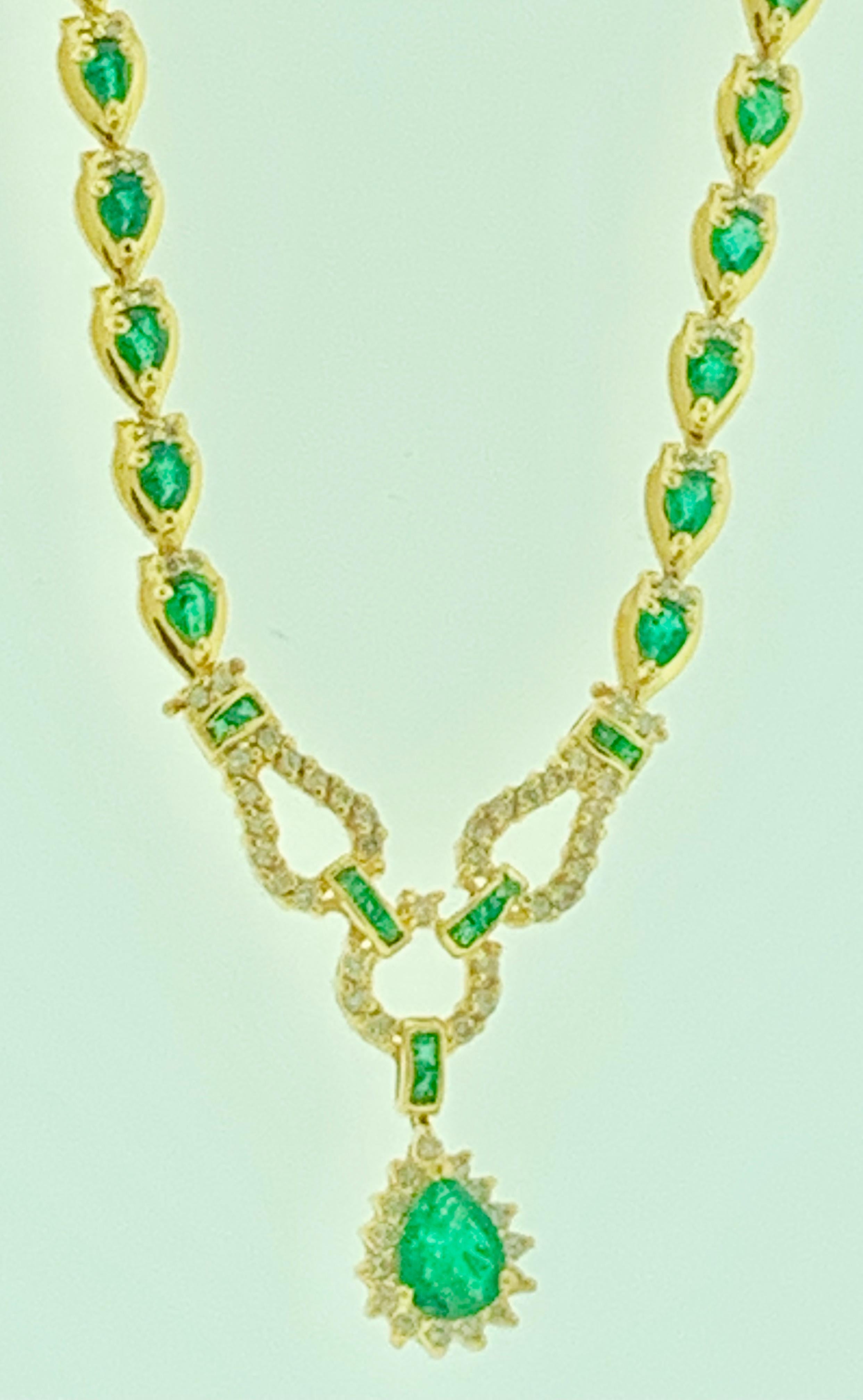 13.5 Carat Pear Shape Natural  Emerald Diamond Necklace in 14 Karat Gold In New Condition In New York, NY