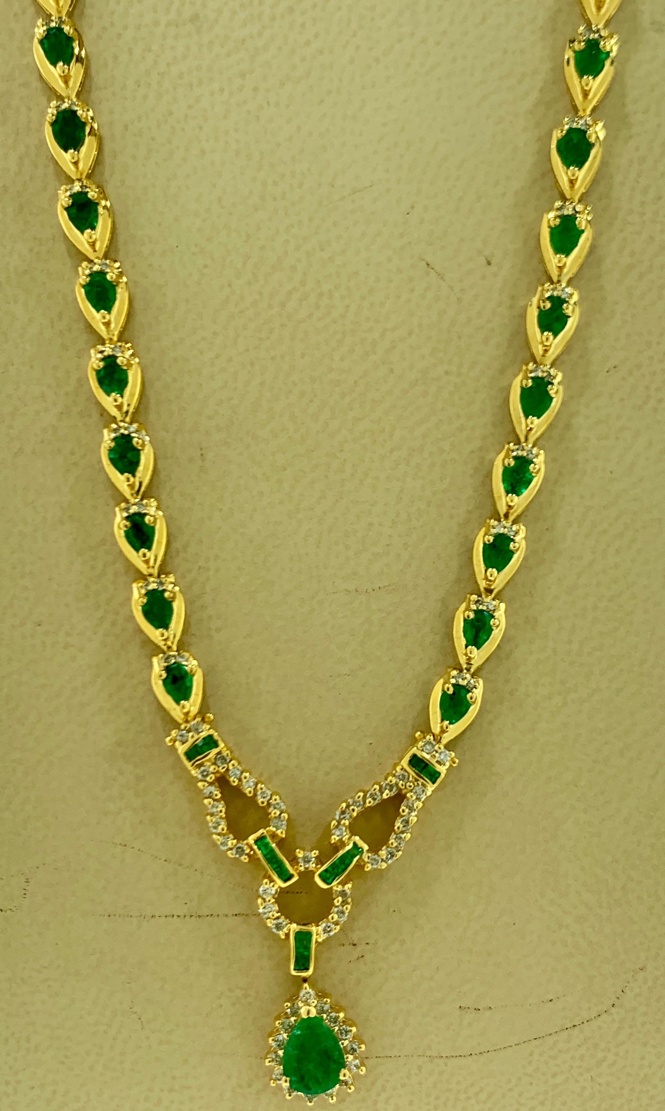 13.5 Carat Pear Shape Natural  Emerald Diamond Necklace in 14 Karat Gold 5