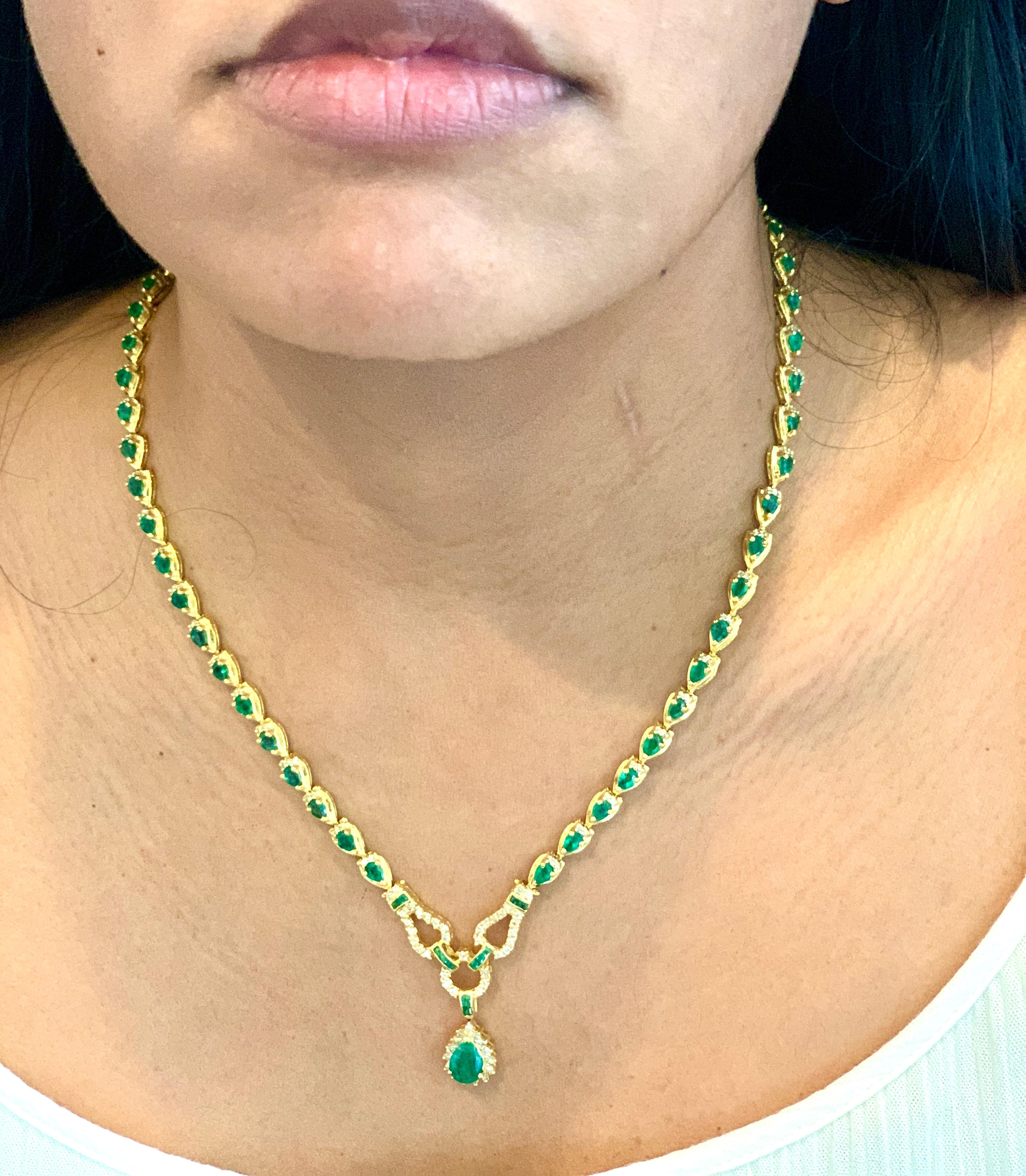 13.5 Carat Pear Shape Natural  Emerald Diamond Necklace in 14 Karat Gold 7
