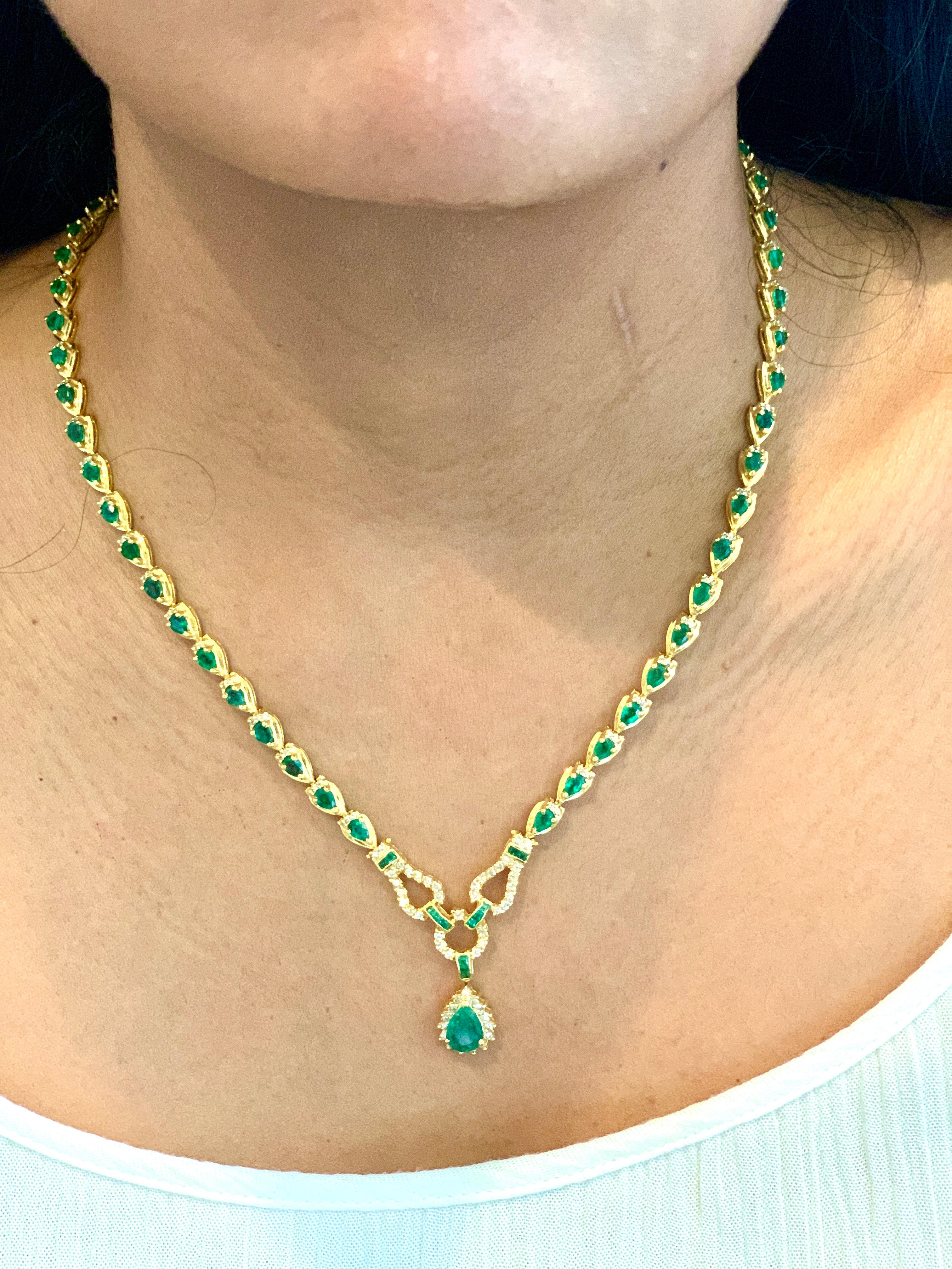 13.5 Carat Pear Shape Natural  Emerald Diamond Necklace in 14 Karat Gold 8