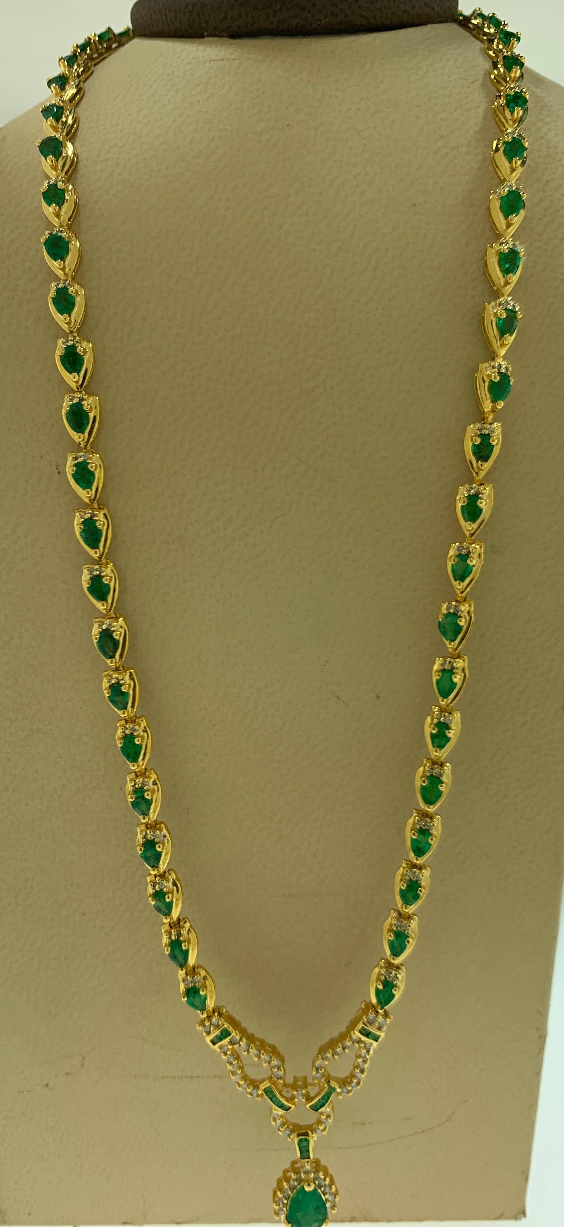 13.5 Carat Pear Shape Natural  Emerald Diamond Necklace in 14 Karat Gold 3