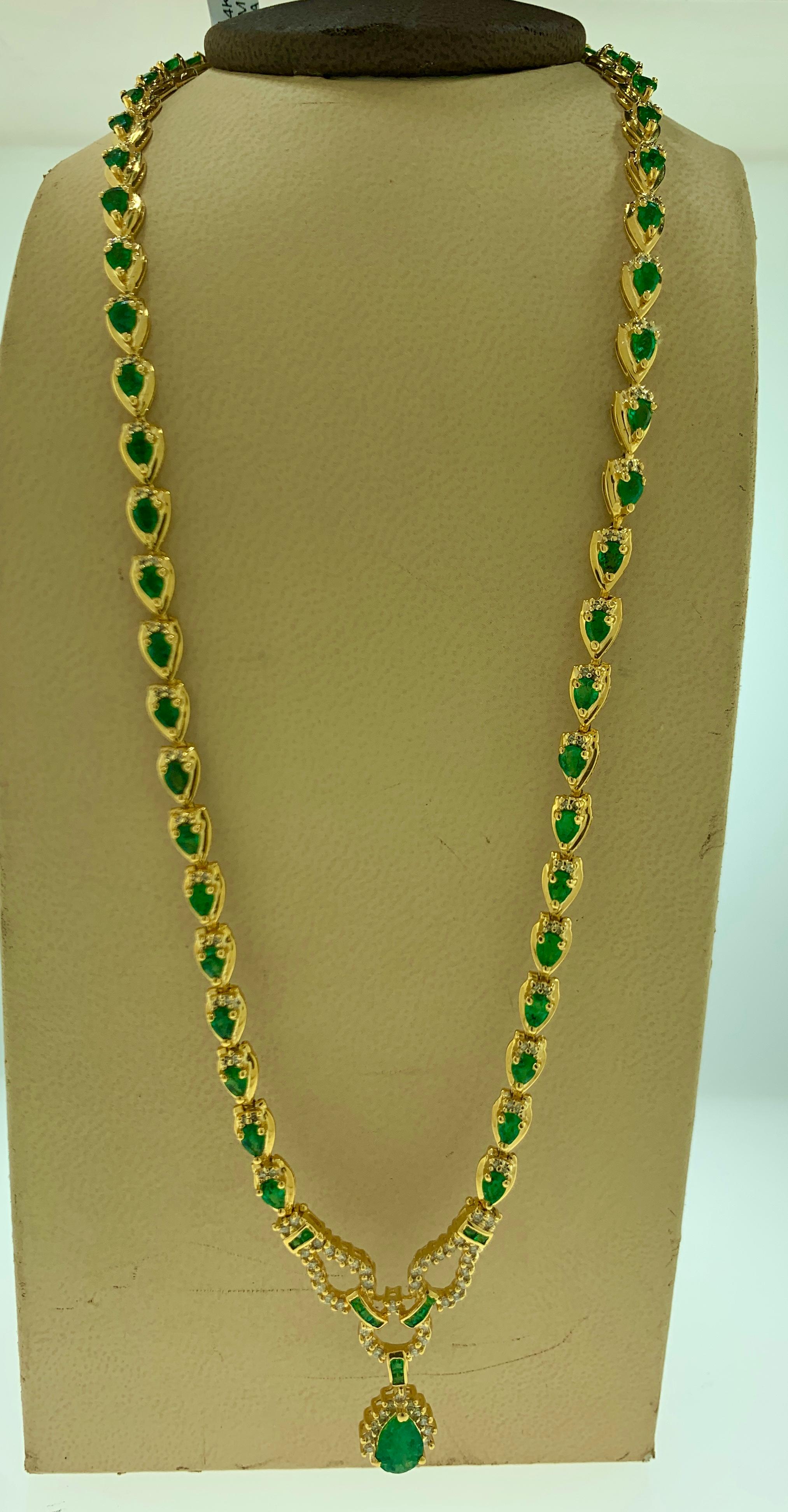 13.5 Carat Pear Shape Natural  Emerald Diamond Necklace in 14 Karat Gold 4