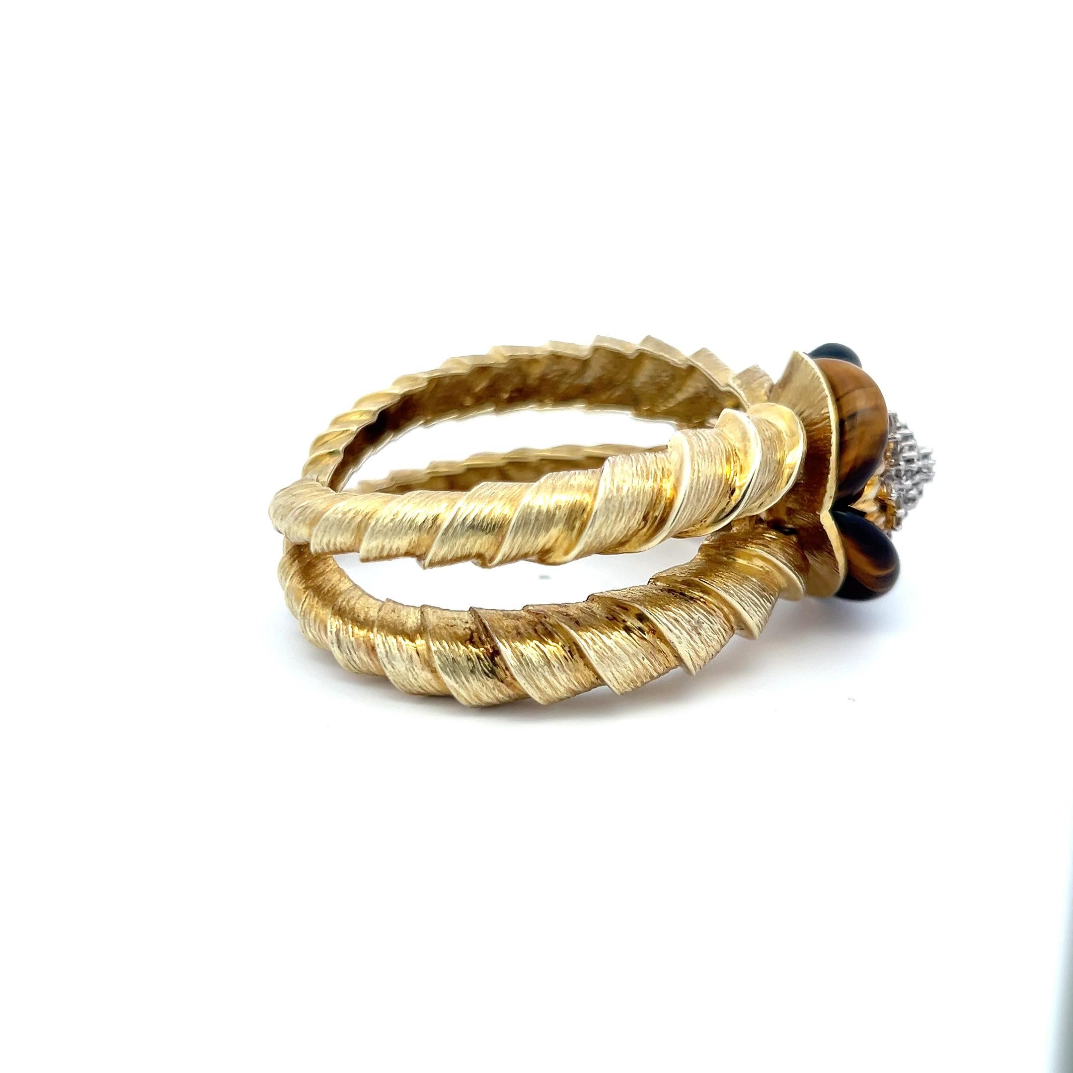 Titre :
Bracelet jonc en or jaune 18 carats avec diamants ronds brillants de 1,35 carat H VS
Le style :
Bracelet
Métal :
Or jaune 18 carats
Pierre précieuse 1 :
Diamant de 1,35 carat
Nombre de pierres :
38
Couleur :
H
La clarté :
VS
Forme :
Brillant