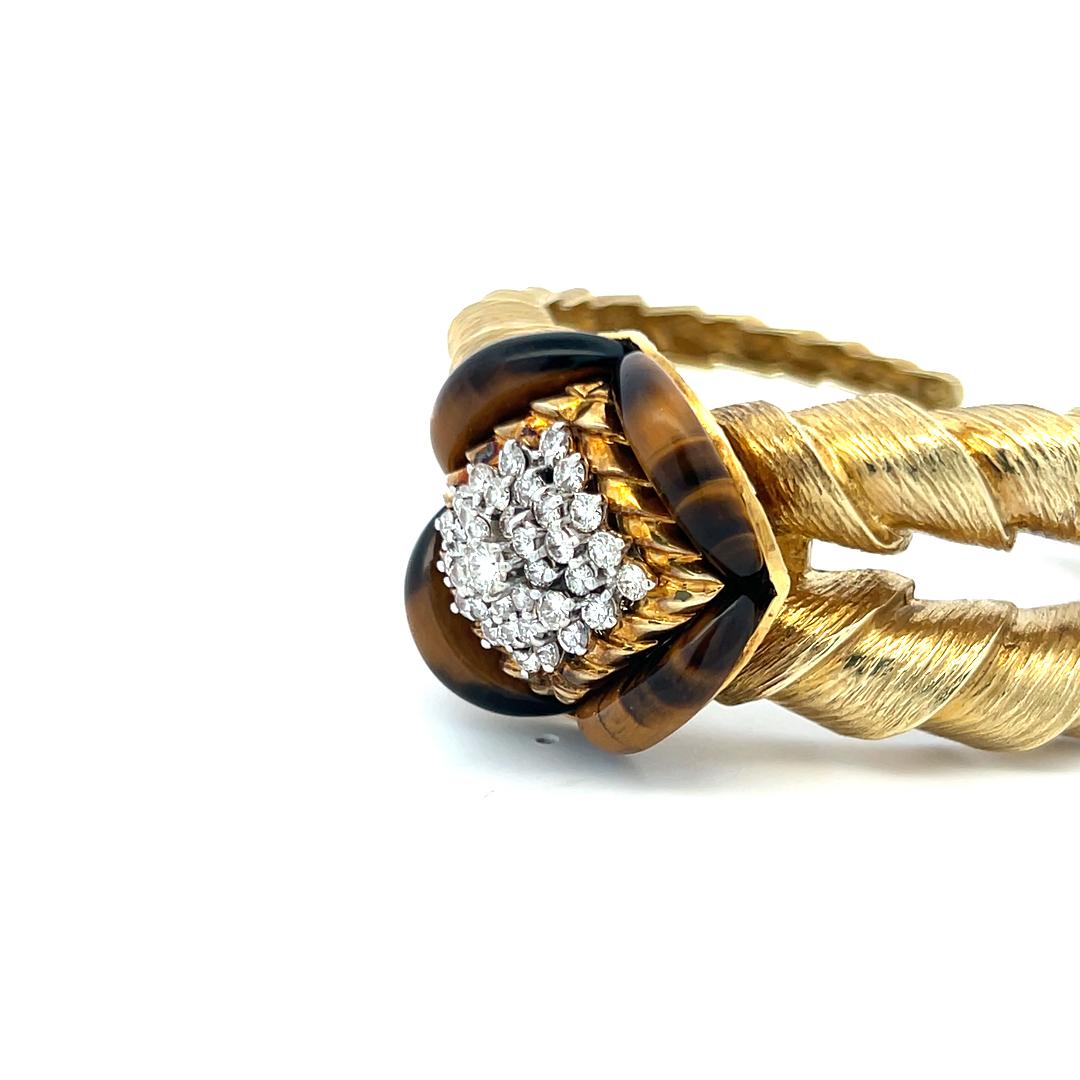 Bracelet jonc en or jaune 18 carats avec diamants ronds brillants de 1,35 carat H VS en vente 4