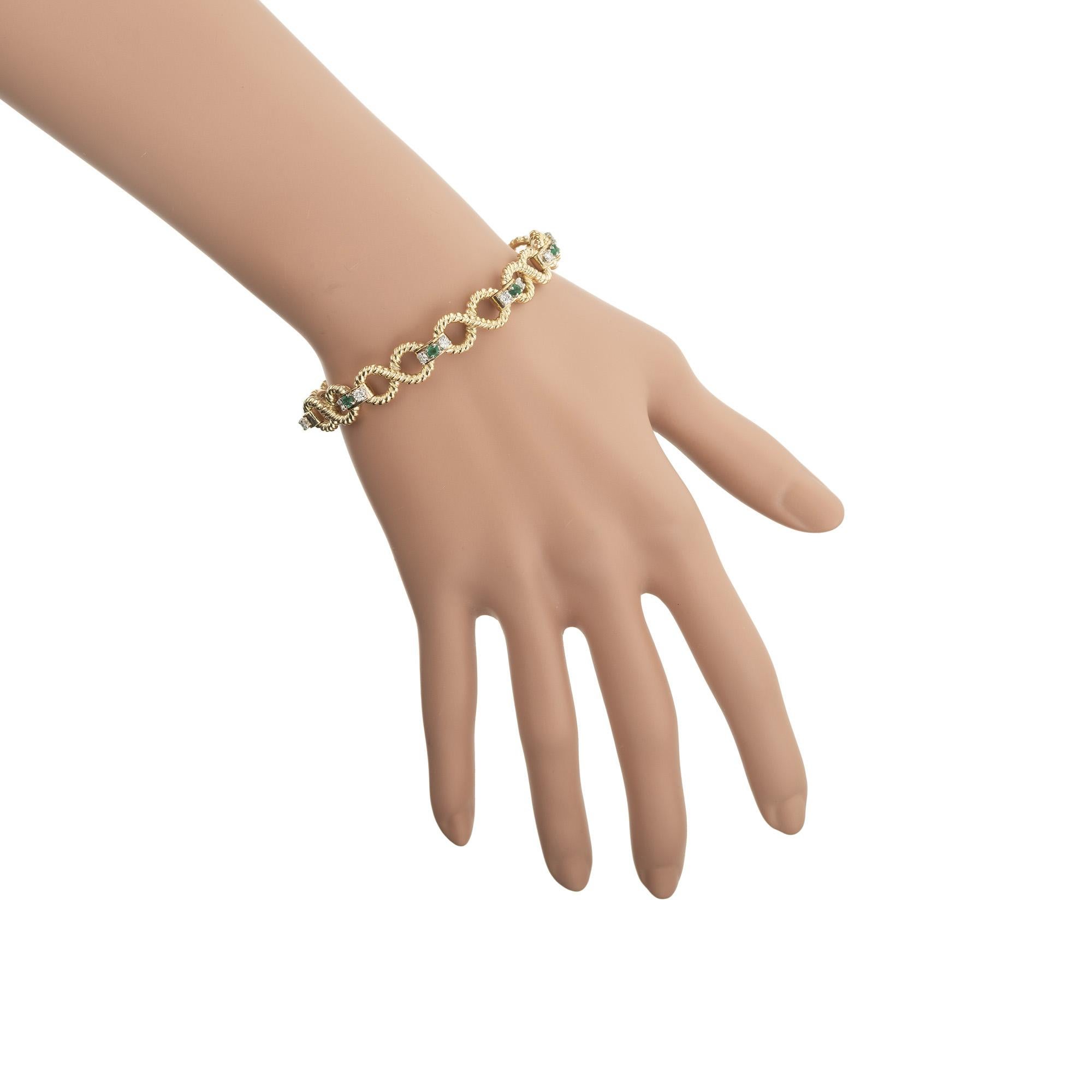 Bracelet à maillons Infinity en or avec émeraudes rondes et diamants ronds de 1,35 carat Bon état - En vente à Stamford, CT
