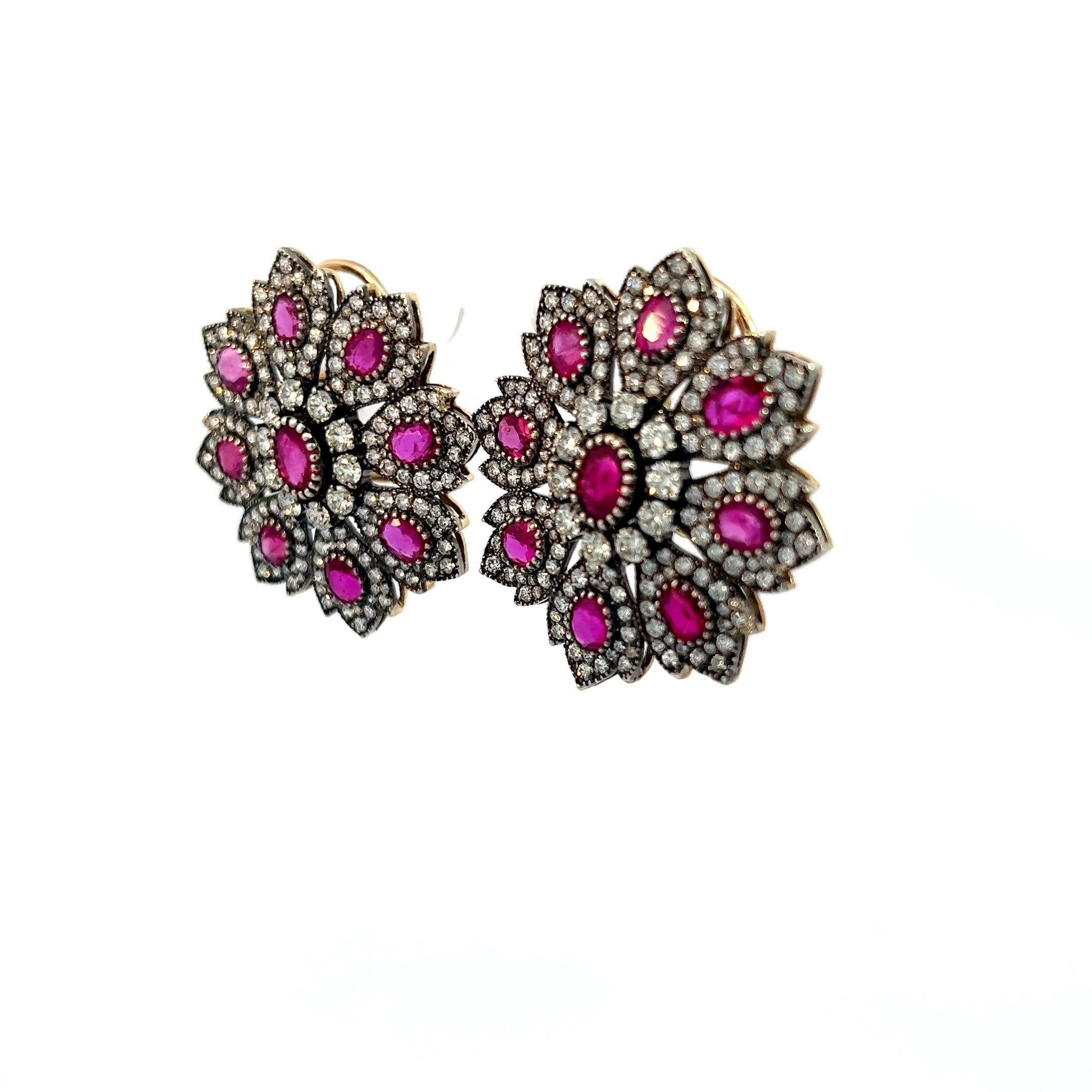 13.5 Carat Ruby and 8.3 Carat Diamond 18K Gold Earring In Good Condition For Sale In New York, NY