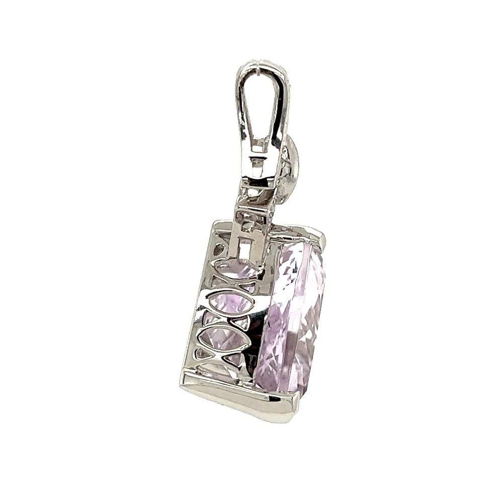 13.5 Carat Trillion Kunzite and Diamond Gold Pendant Necklace In Excellent Condition For Sale In Montreal, QC