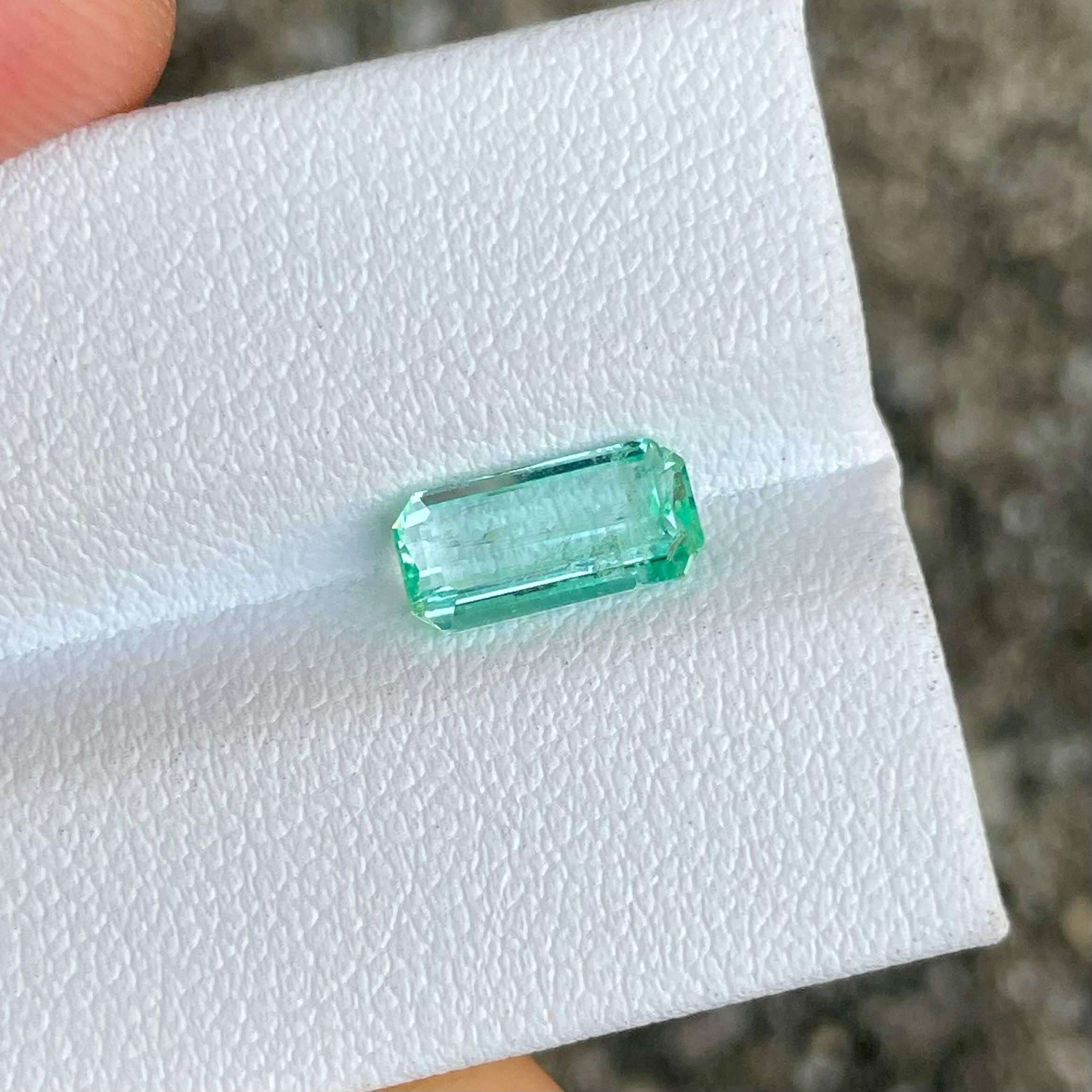 Gewicht 1,35 Karat 
Abmessungen 9,9 x 4,8 x 3,3 mm
Behandlung keine 
Herkunft Afghanistan 
Klarheit SI
Form Achteck 
Smaragd schneiden 



Dieser atemberaubende Smaragdstein von 1.35 Karat, der sorgfältig in eine klassische Smaragdform geschliffen