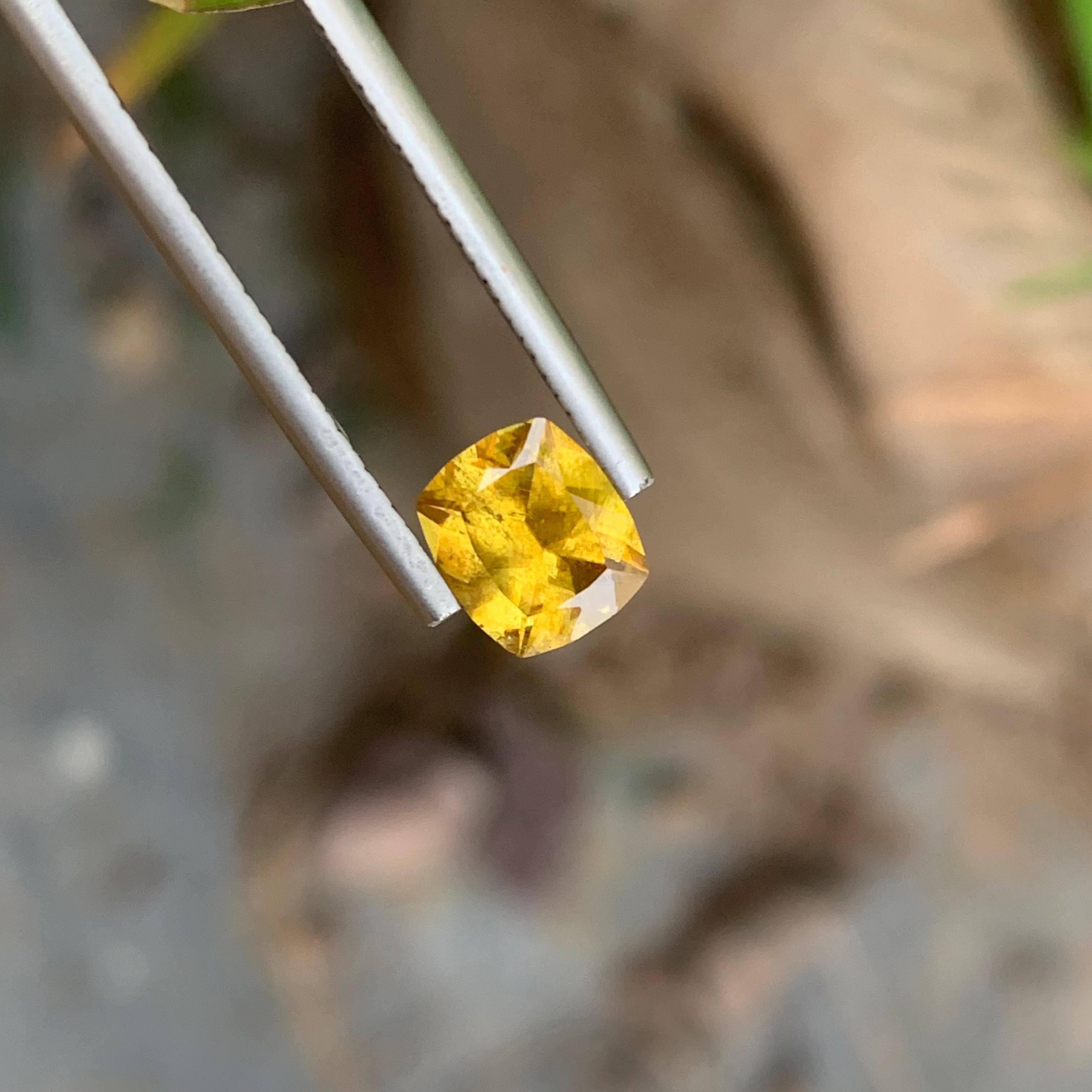 1.35 Carats Natural Loose Yellow Fire Sphene Ring Gem From Pakistan Mine In New Condition For Sale In Peshawar, PK