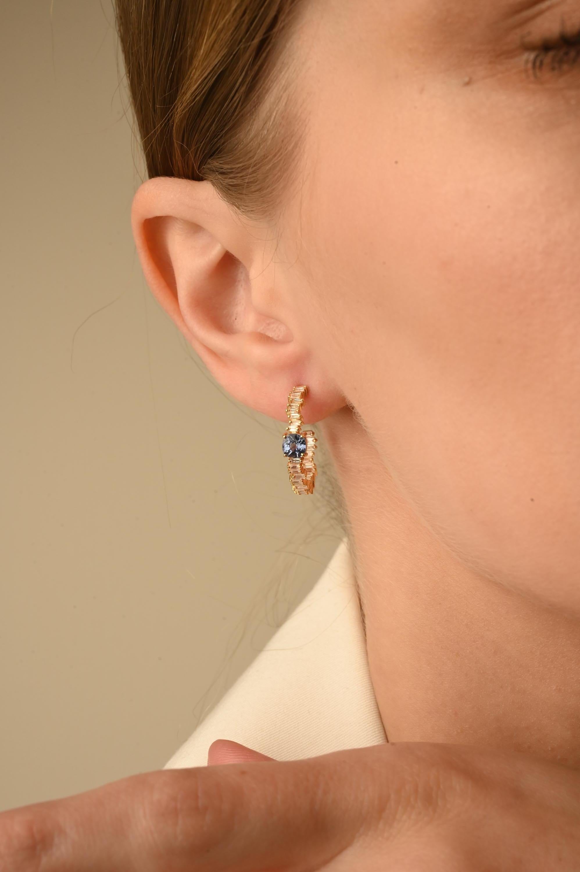 1.35 Ct Blue Sapphire and Diamonds Hoop Earrings 14k Solid Yellow Gold (Boucles d'oreilles saphir bleu et diamants) Pour femmes en vente