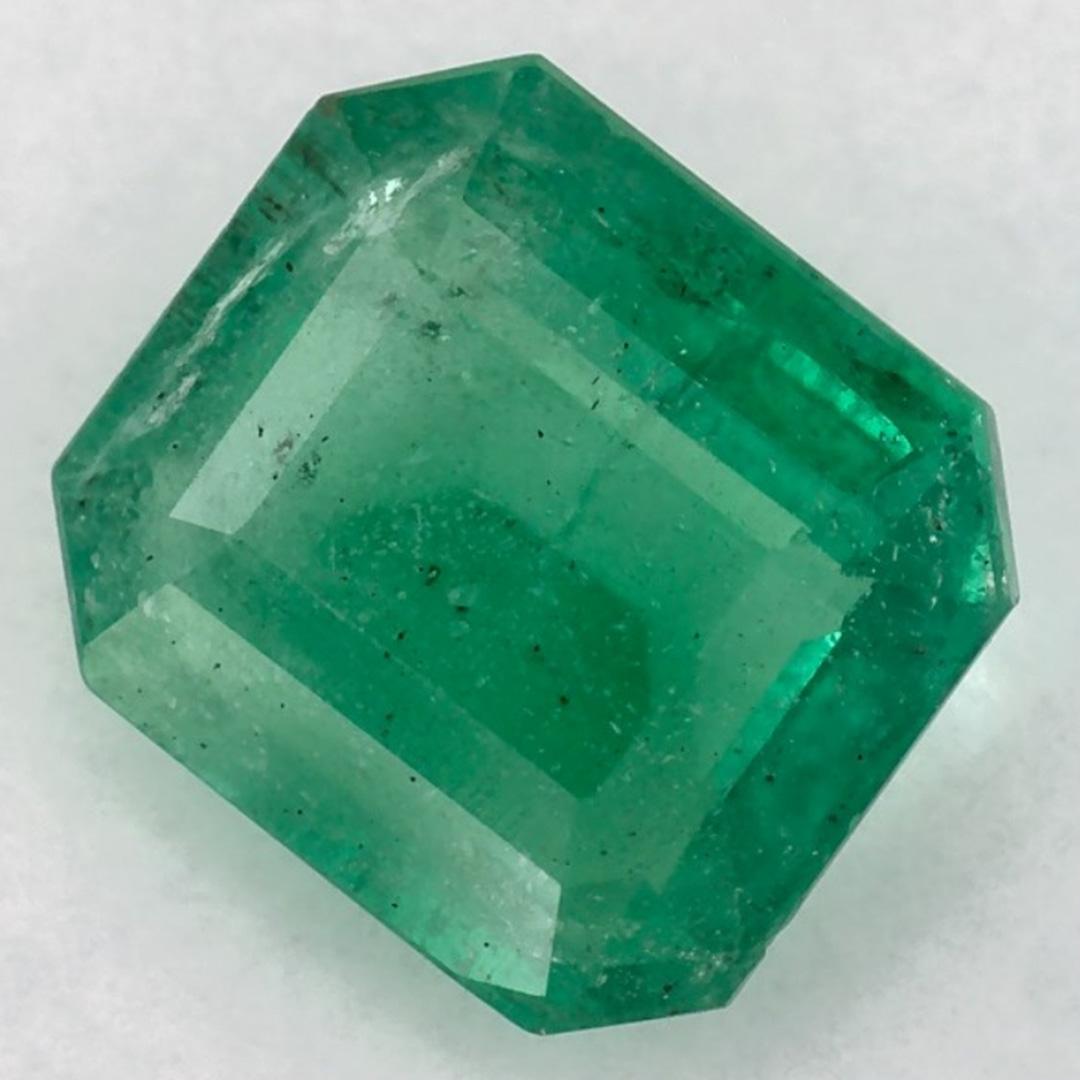 Con un vibrante tono verde, la piedra de nacimiento de mayo es un símbolo del renovado crecimiento primaveral. 

Explora la vibrante colección de esmeraldas, rubíes y zafiros de nuestra tienda, disponibles como gemas sueltas y combinadas con nuestra