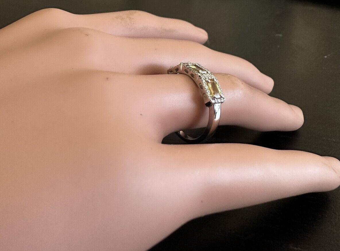 Bague en or blanc massif 14 carats avec saphir jaune naturel exquis de 1,35 carat et diamants en vente 3