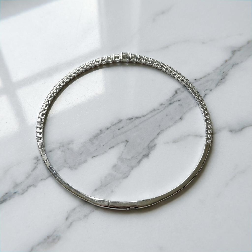 Pulsera brazalete graduada de diamantes naturales de 1,35 ct en oro blanco de 14k Corte redondo en venta