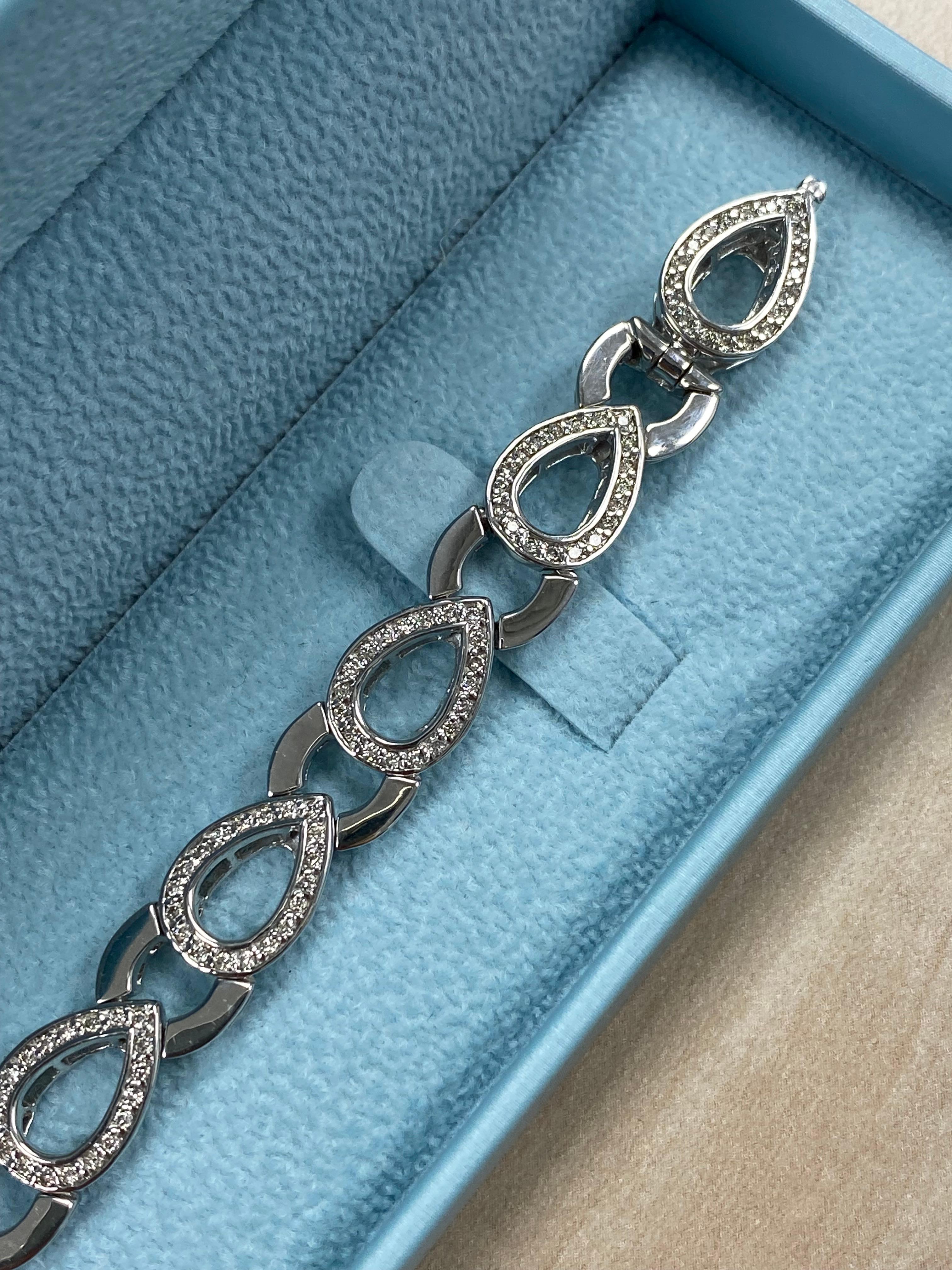 Bracciale da sposa a forma di pera con diamante rotondo da 1,35 carati in oro bianco 14 carati in vendita 4