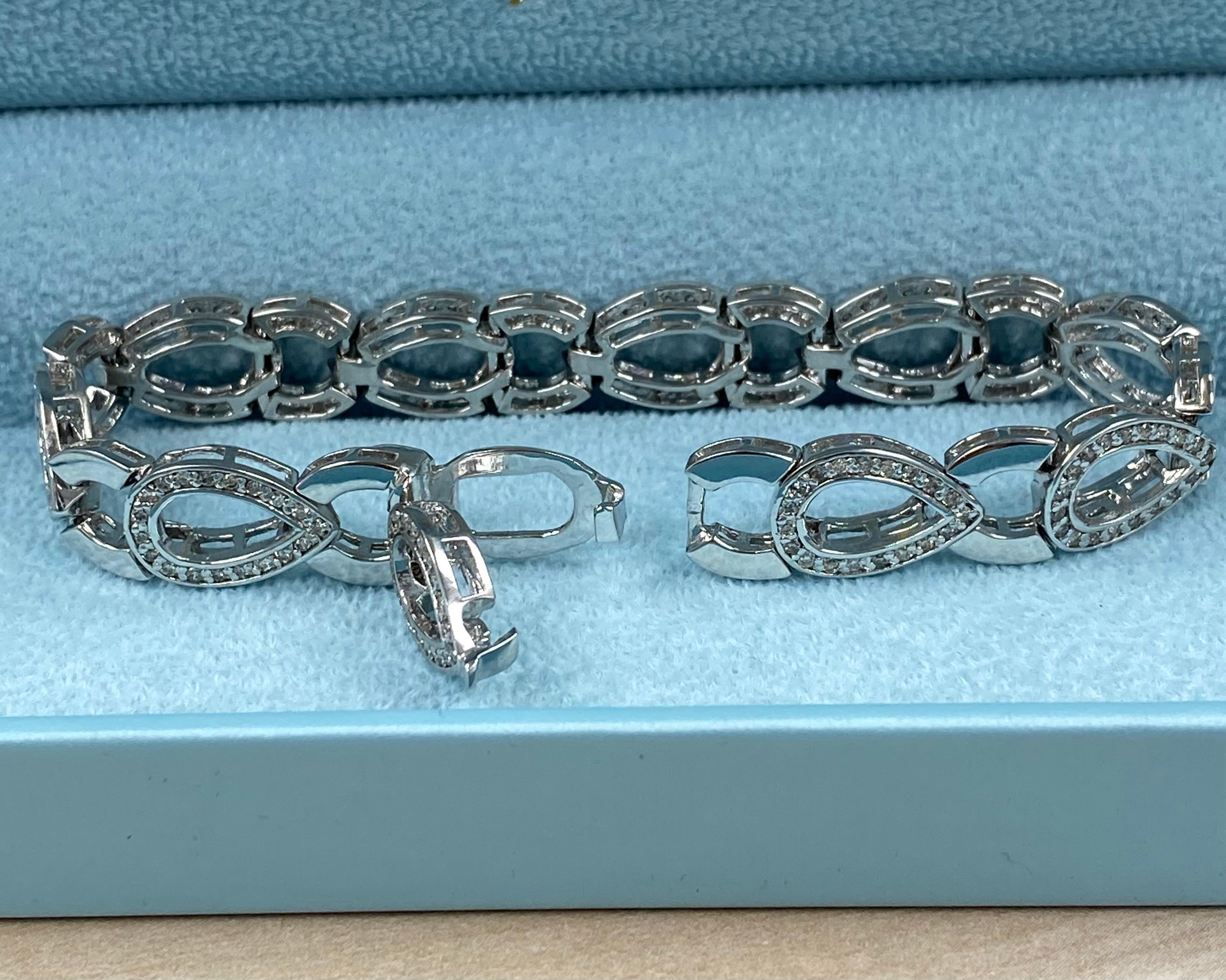 Moderno Bracciale da sposa a forma di pera con diamante rotondo da 1,35 carati in oro bianco 14 carati in vendita