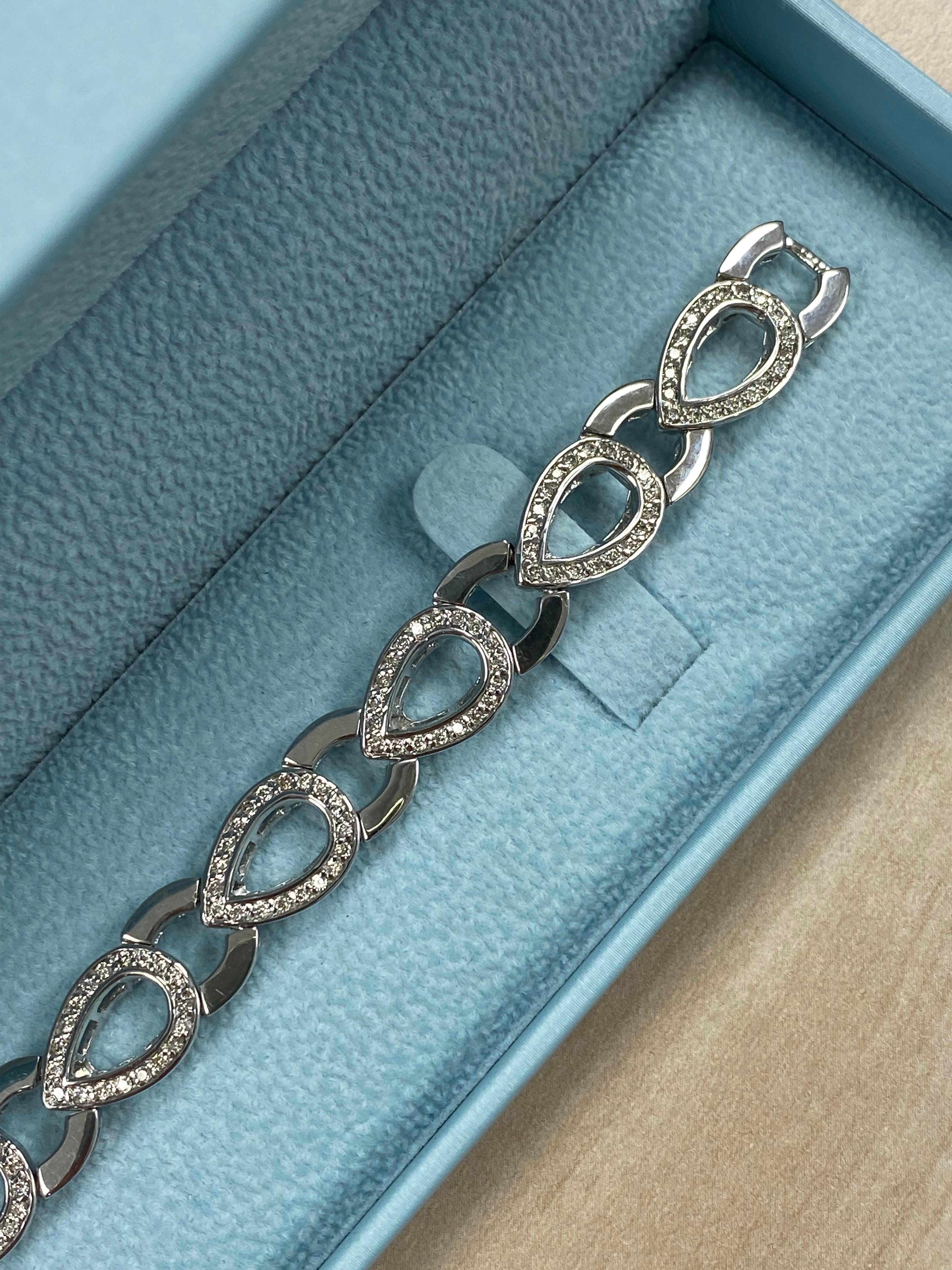 Bracciale da sposa a forma di pera con diamante rotondo da 1,35 carati in oro bianco 14 carati in vendita 1