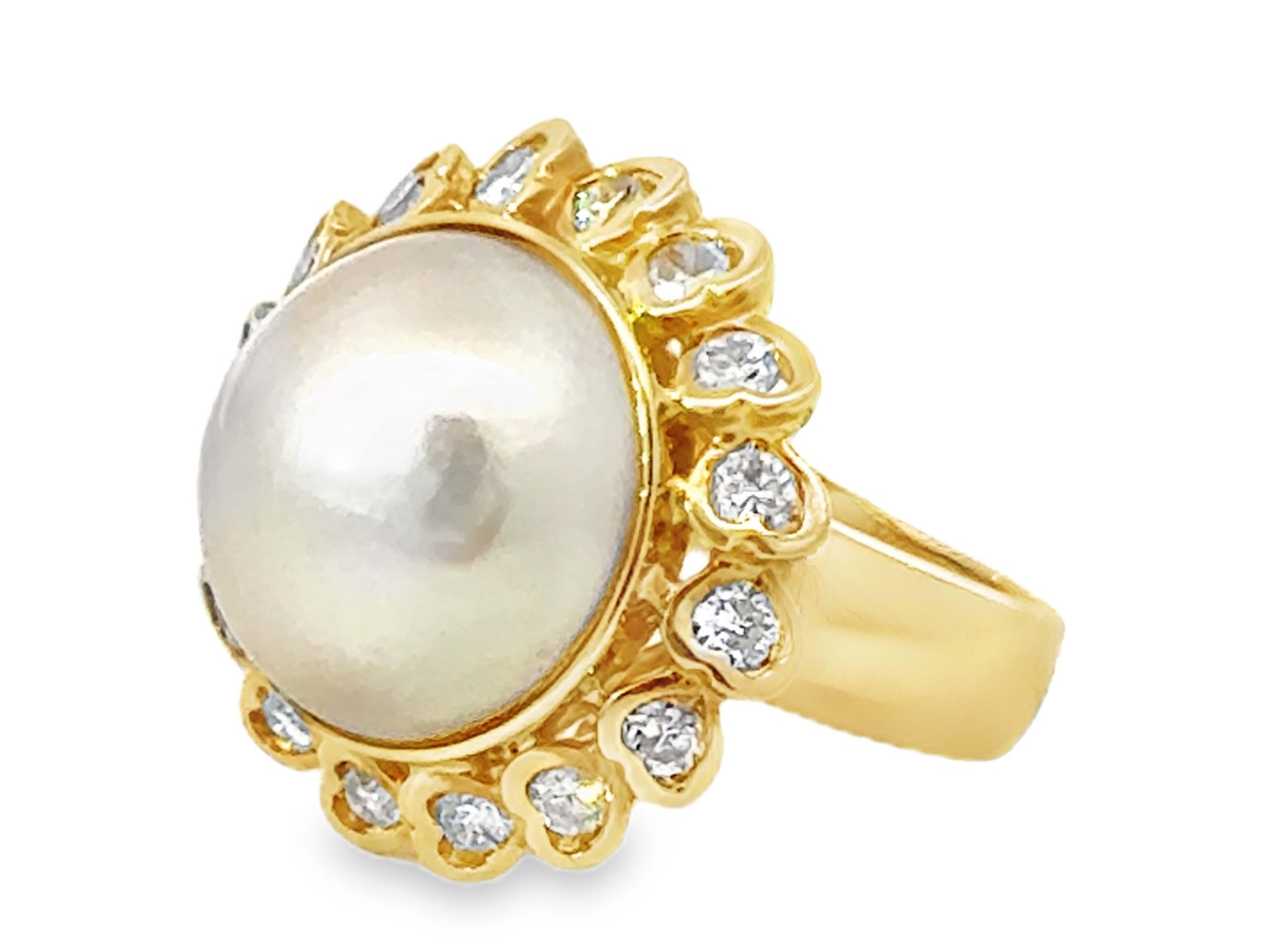 13,5 mm Mabe Perle und herzförmiger Halo Diamantring 18k Gelbgold im Zustand „Hervorragend“ im Angebot in Honolulu, HI