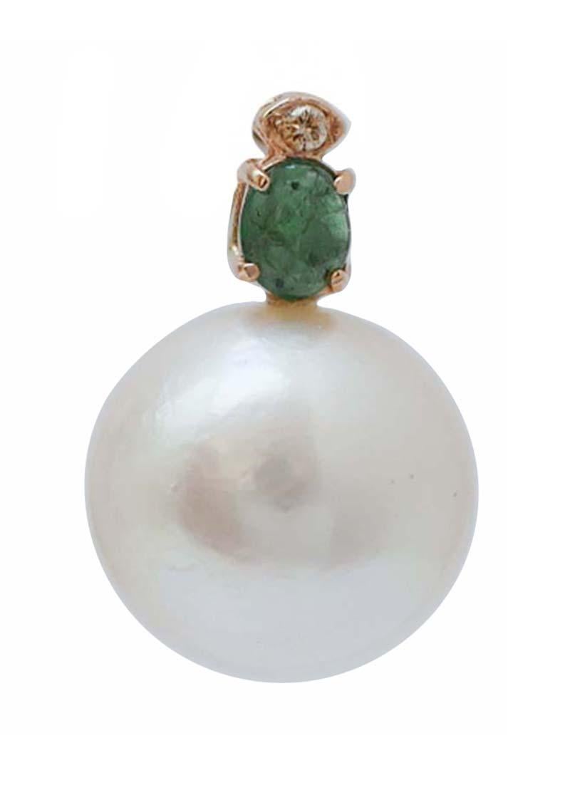 Fantastic earrings in 14 kt rose gold structure mounted with a diamond and an emerald in the upper part; below, a pearl.
Diamonds 0.04 ct
Emeralds 0.67 ct
Pearls 6.90 gr
Total Weight 7.90 gr
RF  +IRO

For any informations, feel free to contact the