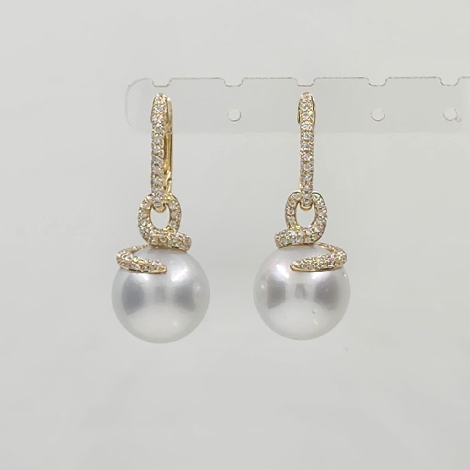 13.5 x 16mm Oval South Sea Pearl Diamond Dangle Earrings in 14 Karat Yellow Gold In New Condition For Sale In Hong Kong, HK